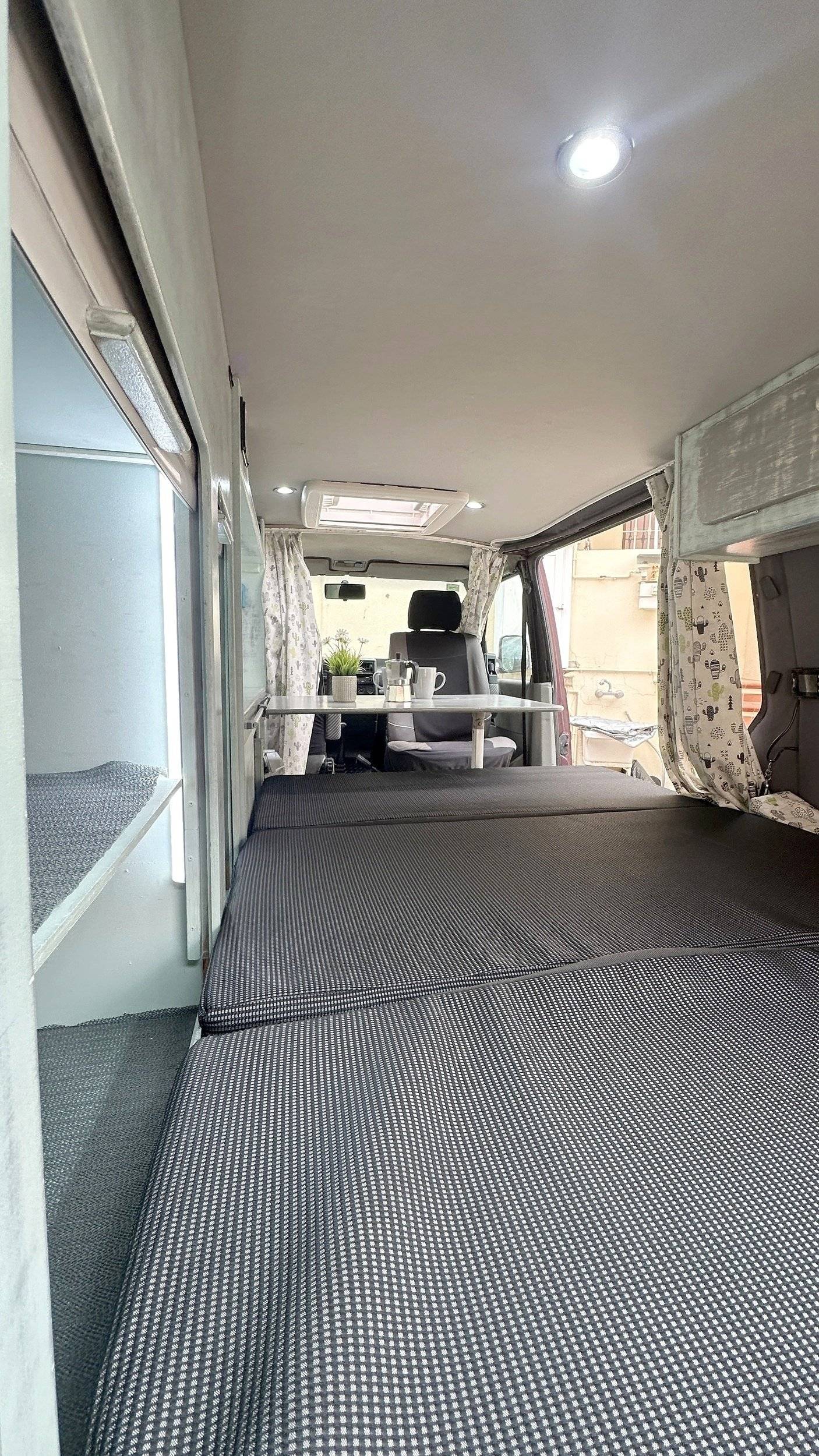 Couchages Volkswagen 2.4D - Yescapa