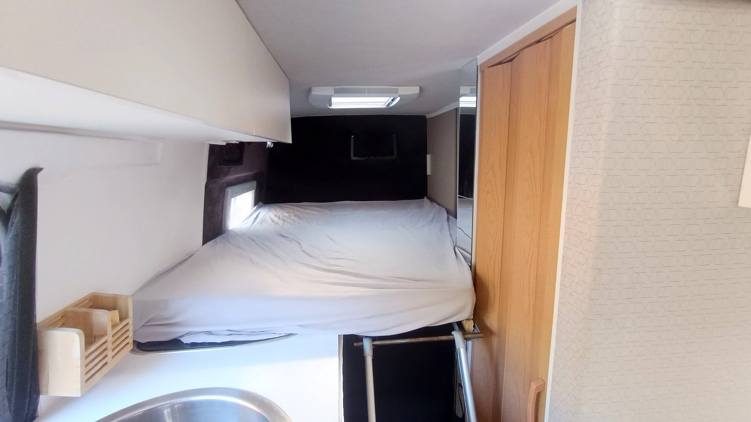 Berth Volkswagen LT28 - Yescapa