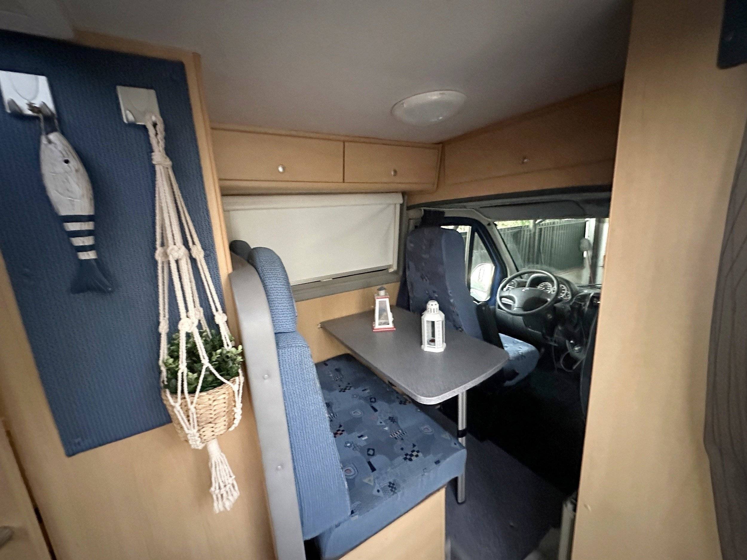 Dining Area Fiat Ducato 2,3 l 115 ch - Yescapa