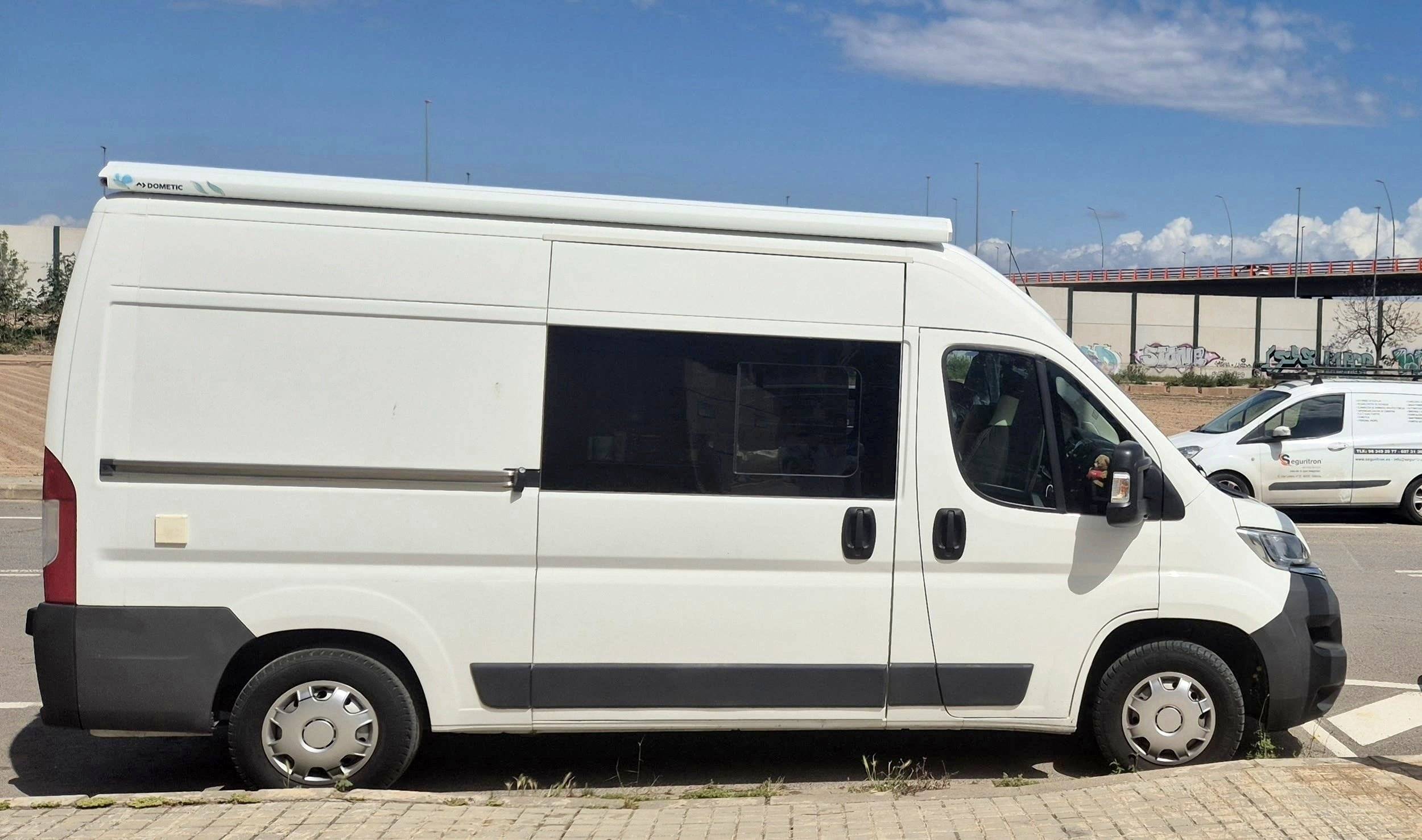 Vista de 3/4 Citroën Jumper 2,0 l 130 ch - Yescapa