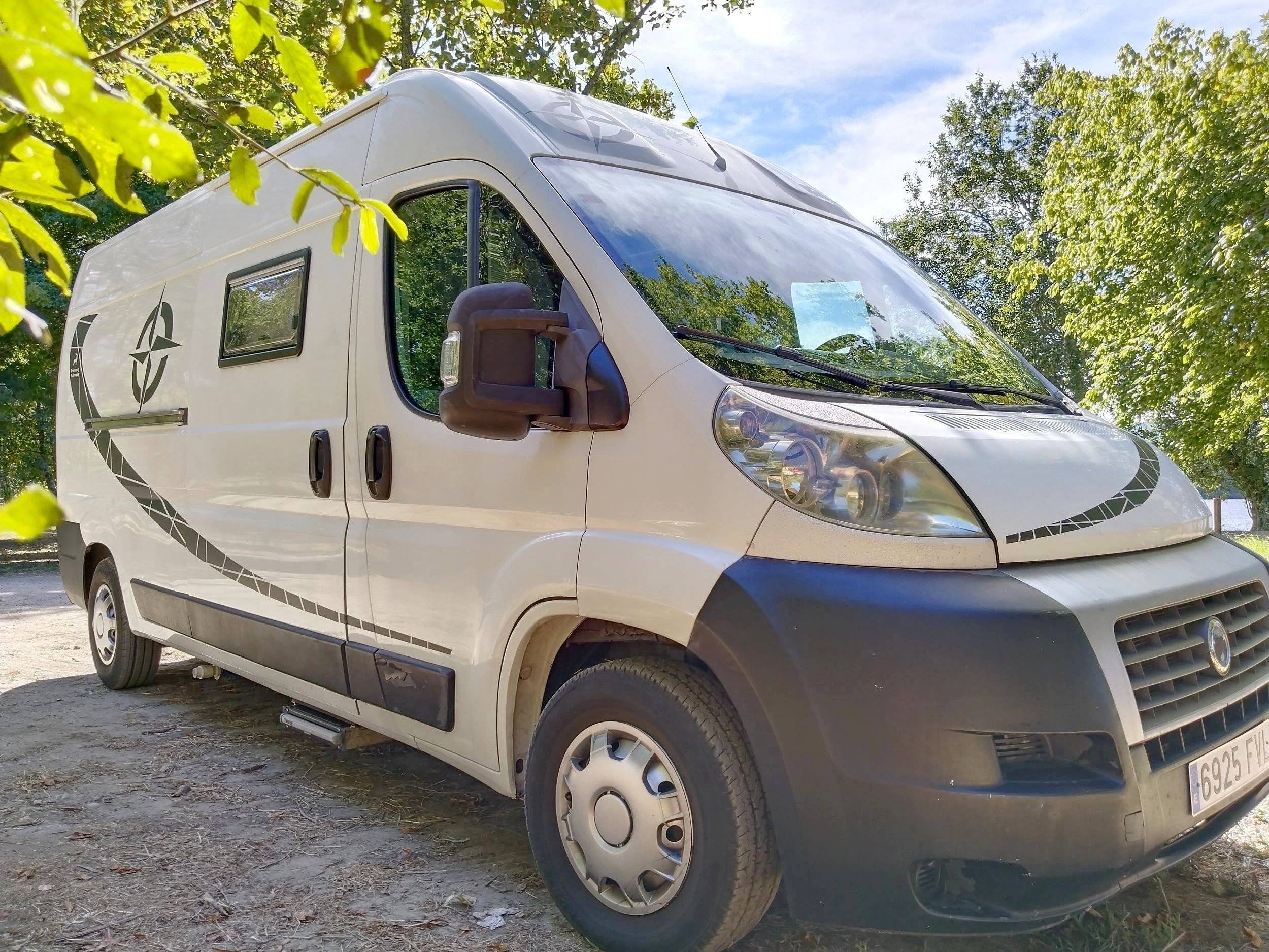 Front view from 3/4 Fiat Fiat ducato  CAMPER - Yescapa