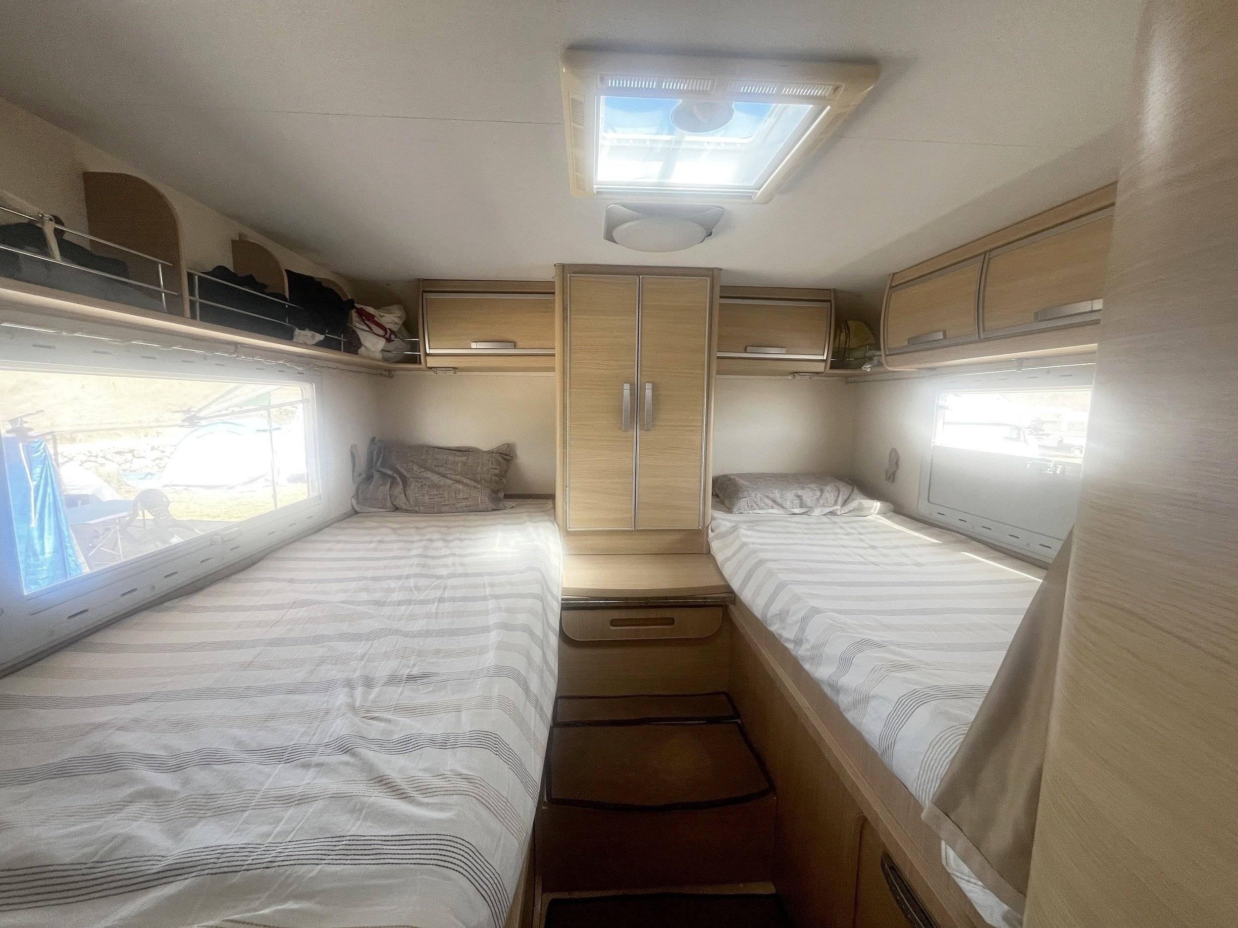 Berth Renault Master 2,5 l dCi 120 ch. - Yescapa