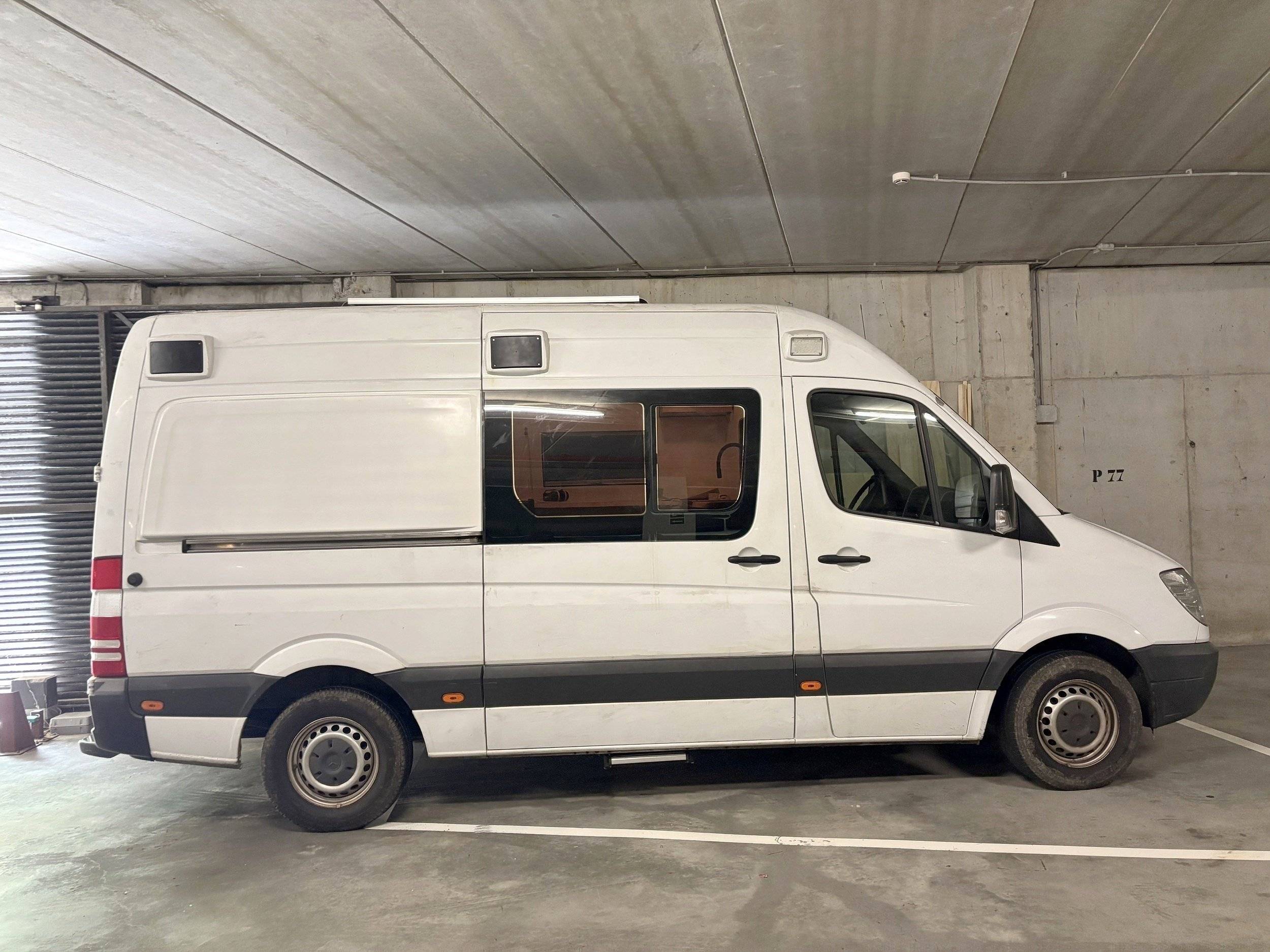 Vue avant de 3/4 Mercedes - Yescapa