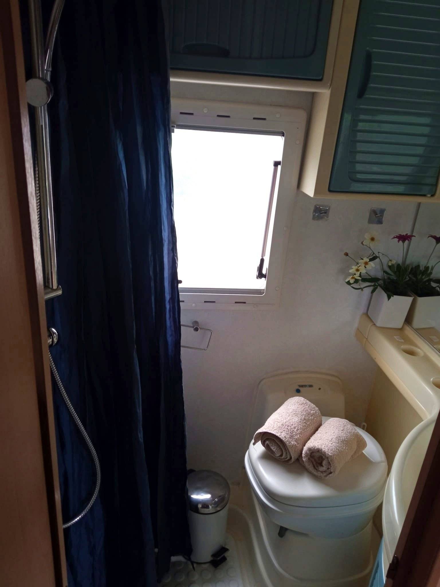 Bathroom / Toilets Ford - Yescapa