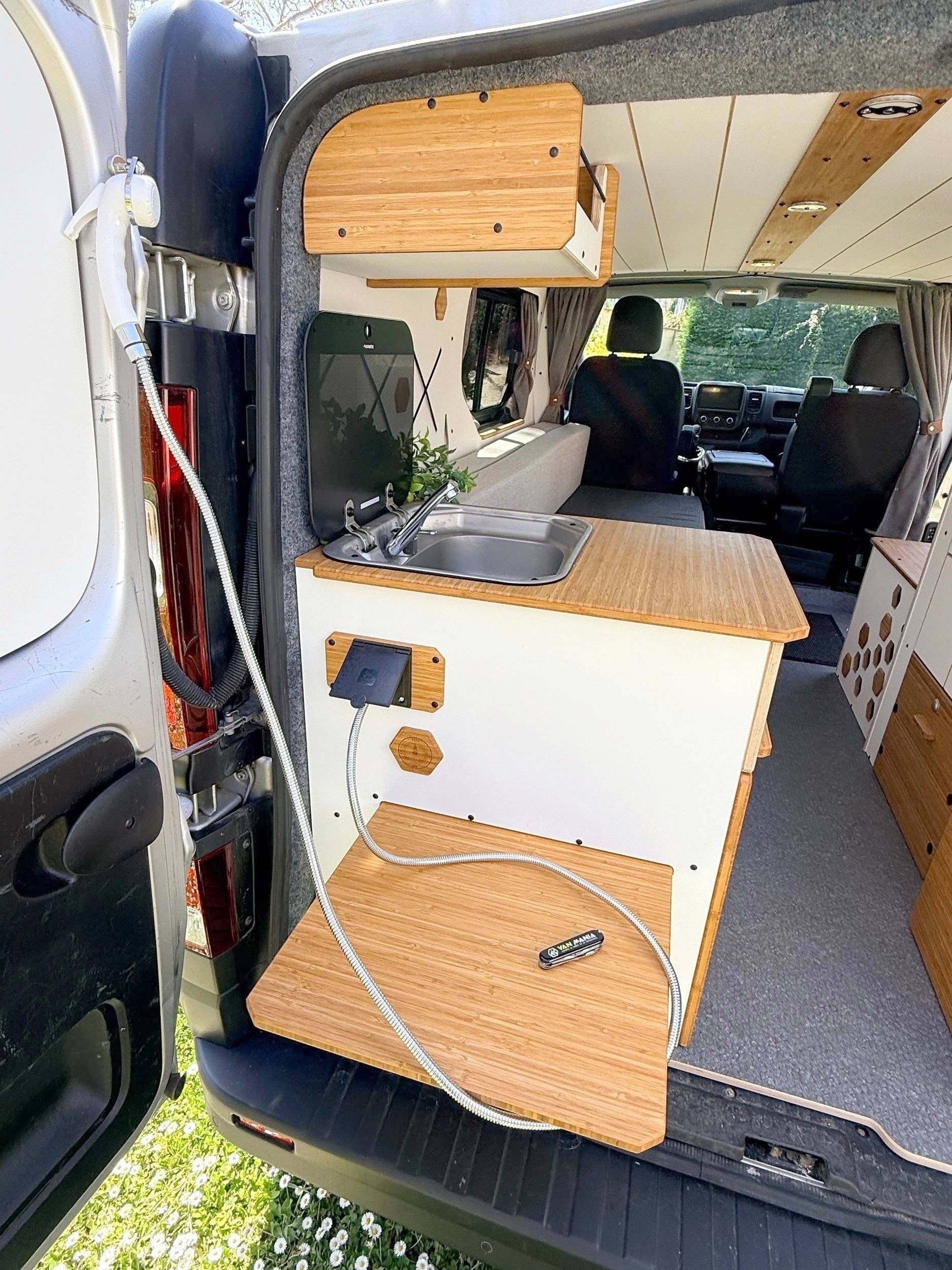 Van Mania Kit North