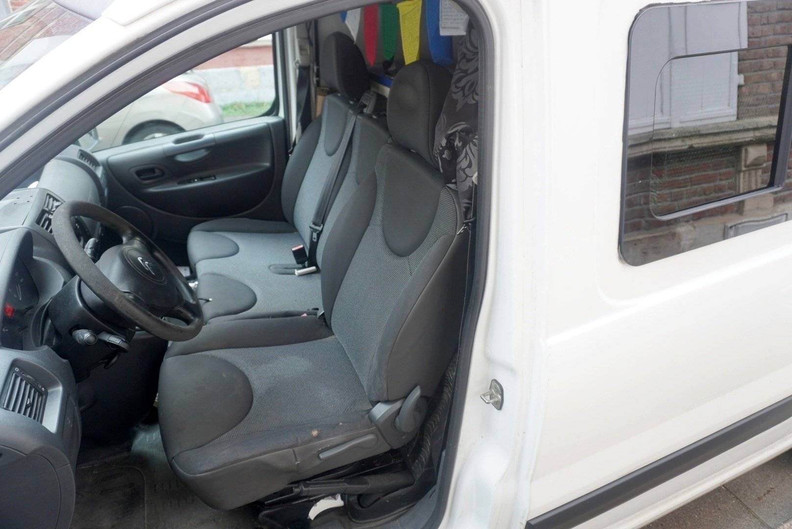 Área de jantar Citroën Jumpy 2,2 l 120 ch - Yescapa
