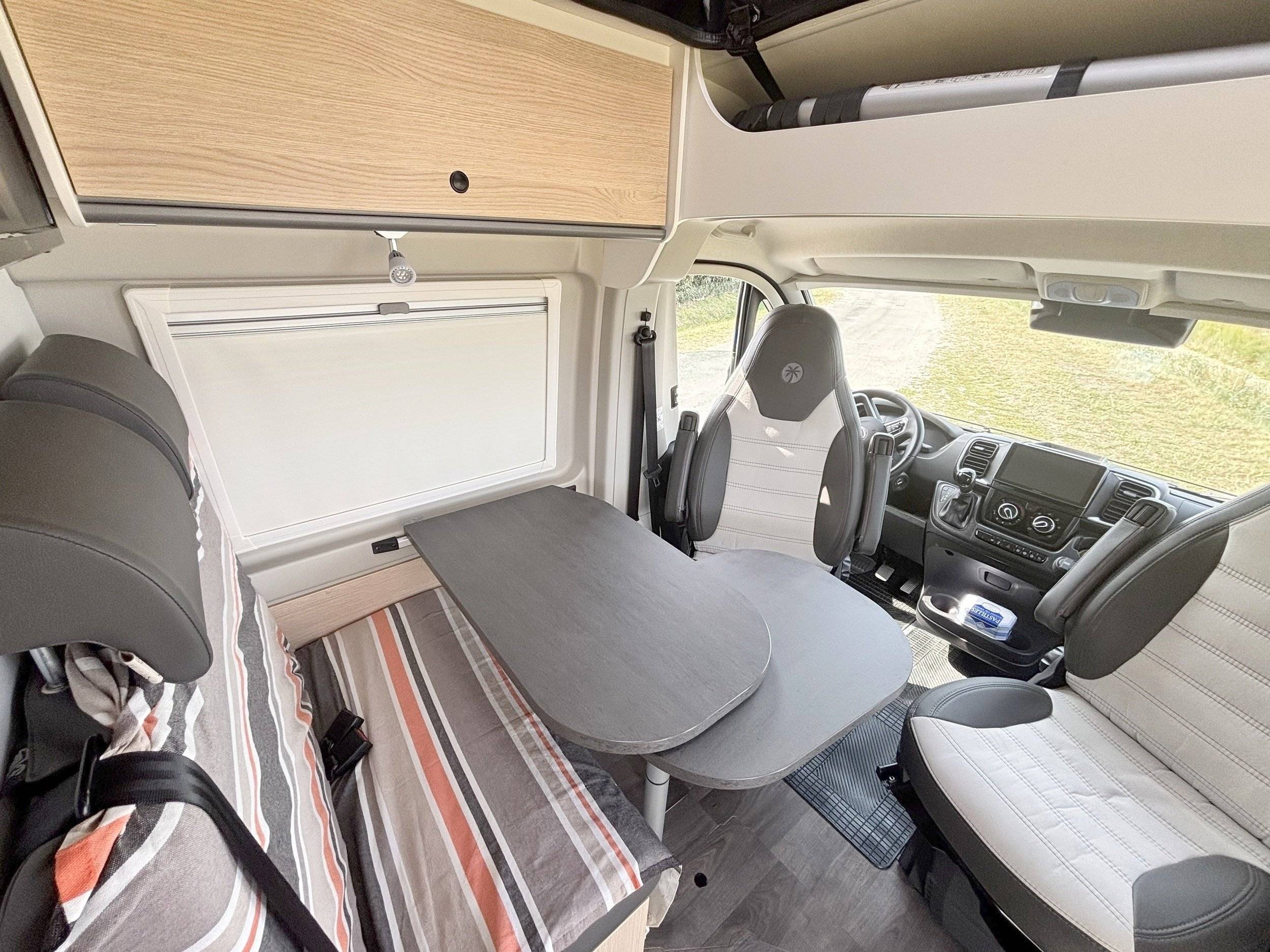 Dining Area Fiat 2,3 l 140ch - Yescapa