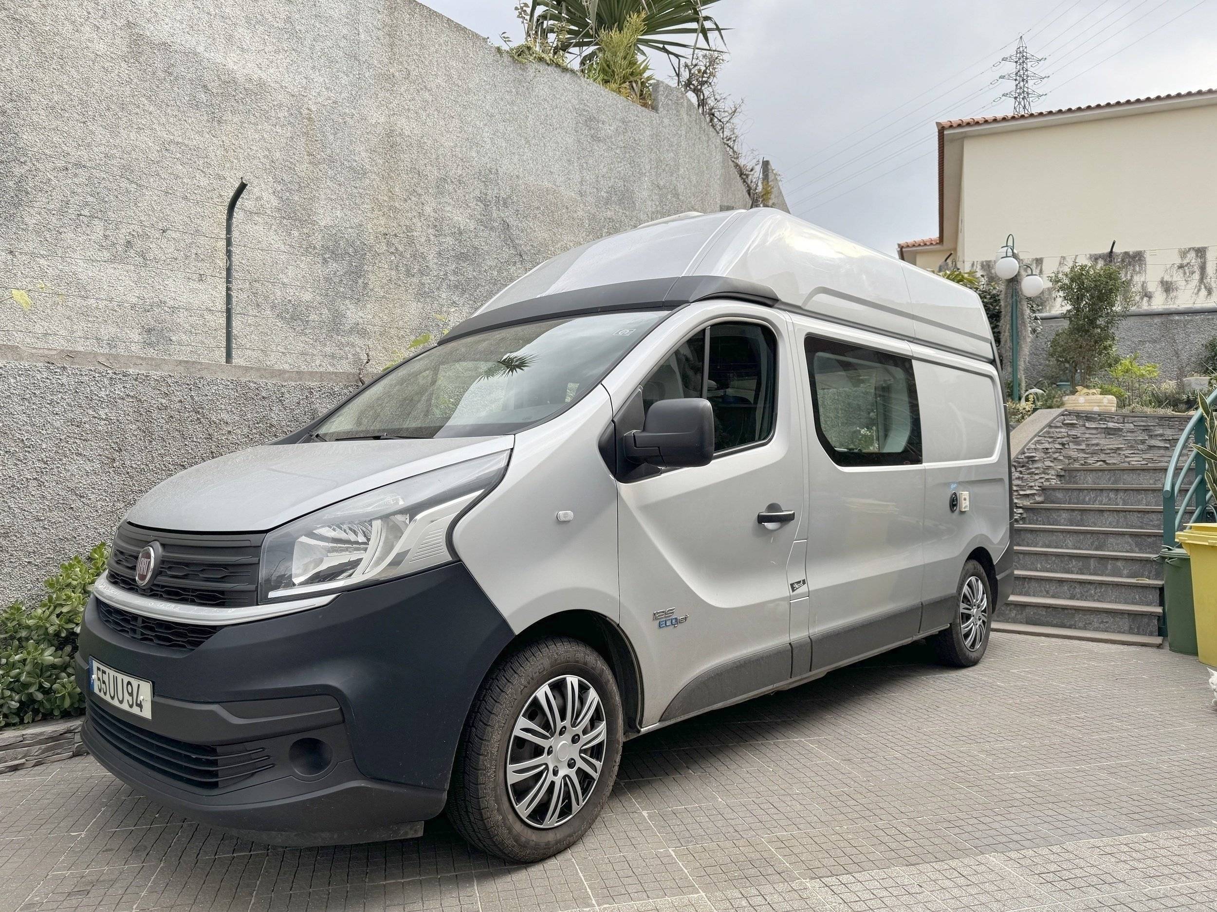 Vue avant de 3/4 Fiat fiat talento - Yescapa