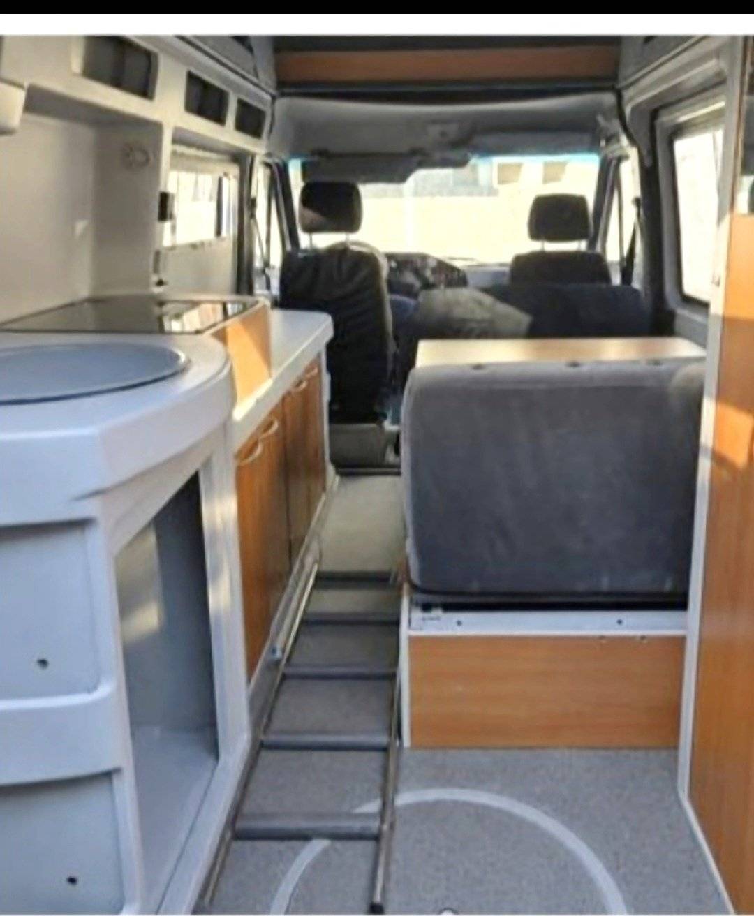 Coin repas Mercedes Sprinter 2,2 l 115 ch - Yescapa