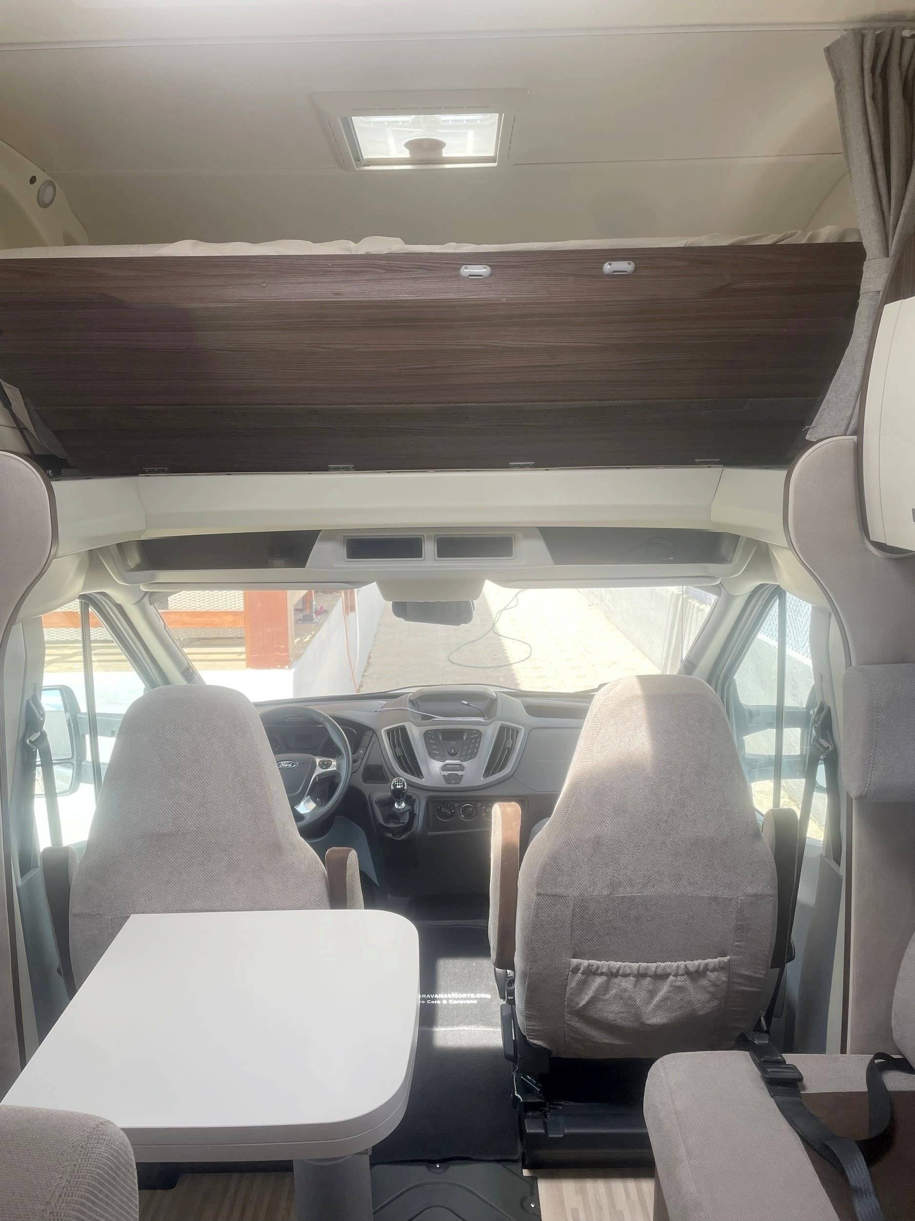 Comedor Ford Transit 2,0 l 170 ch - Yescapa