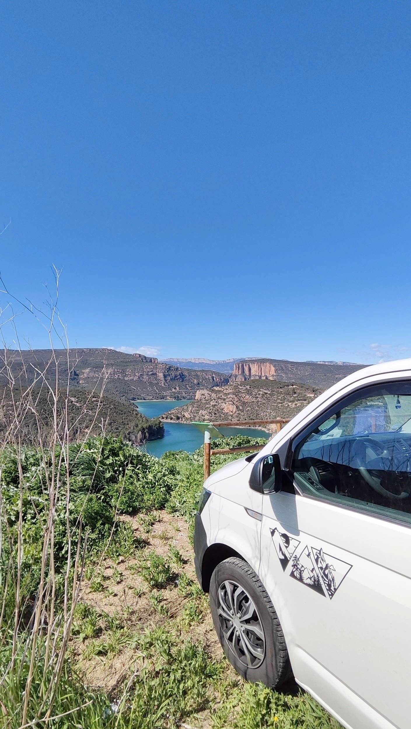 Front view from 3/4 Volkswagen T6 2,0 l 150 ch - Yescapa