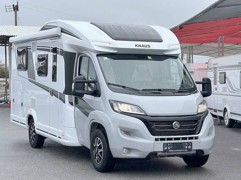 Front view from 3/4 Fiat FIAT DUCATO - Yescapa