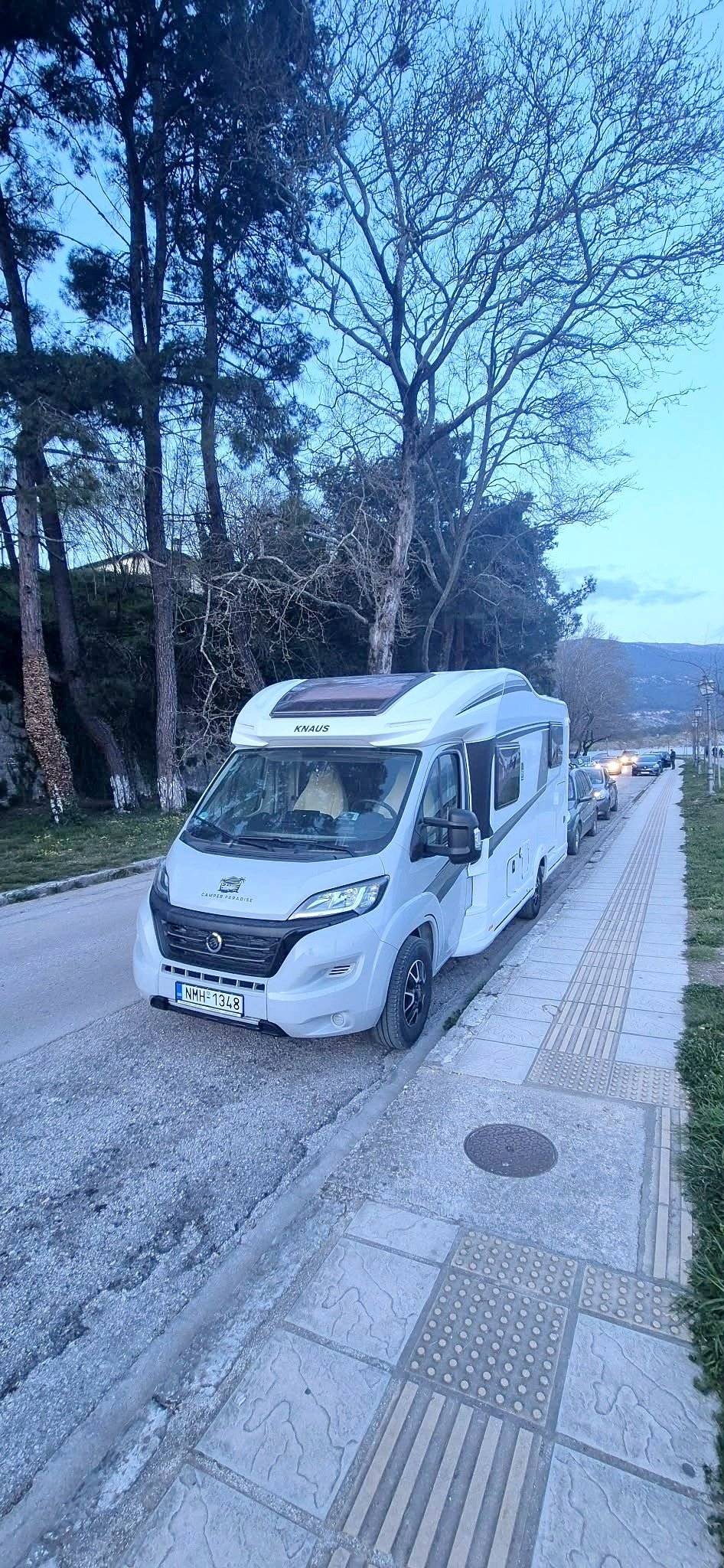 Vista del vehicle angle davanter Fiat FIAT DUCATO - Yescapa
