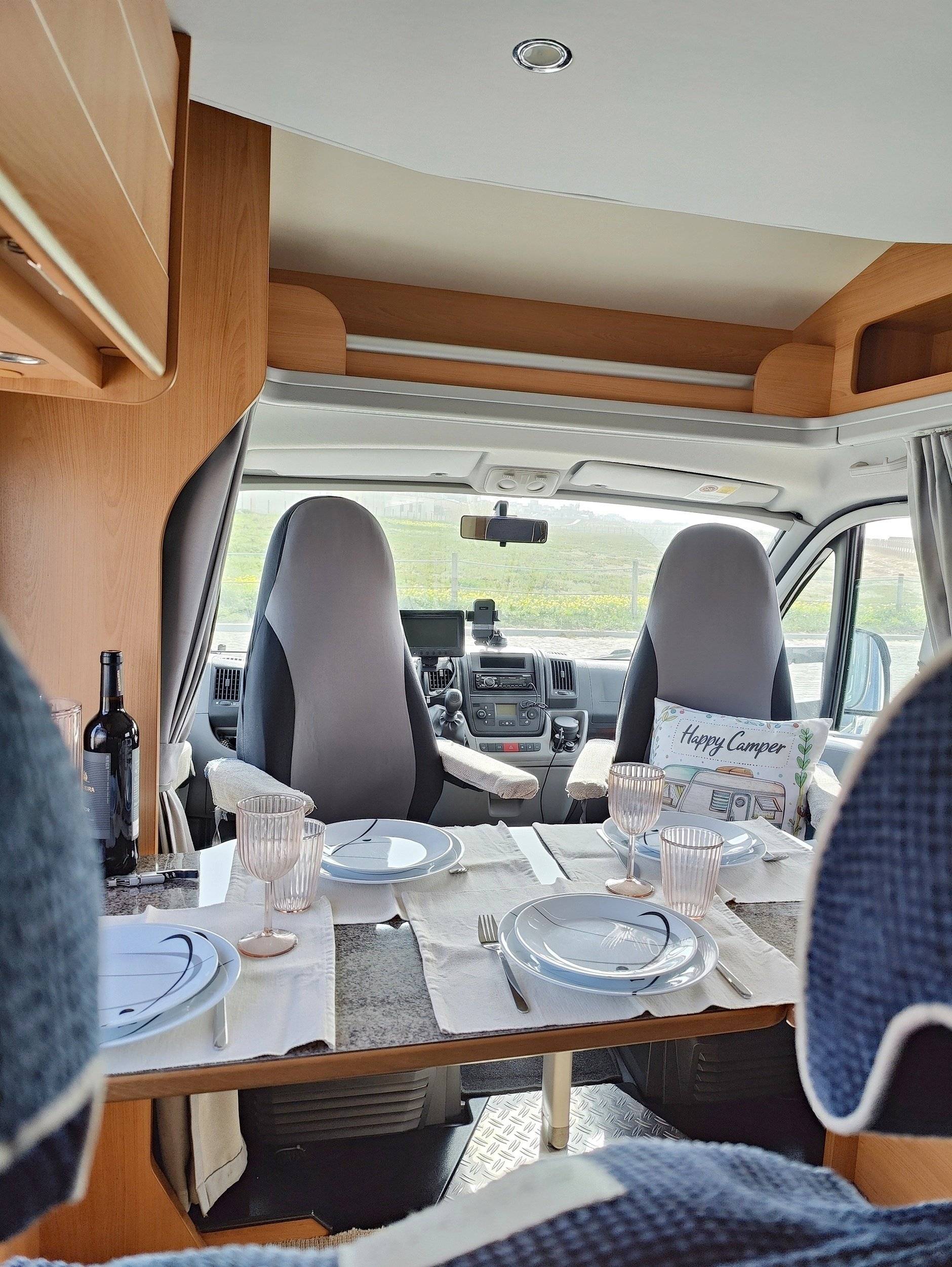 Dining Area Fiat Fiat 2,3 l 130 ch. - Yescapa
