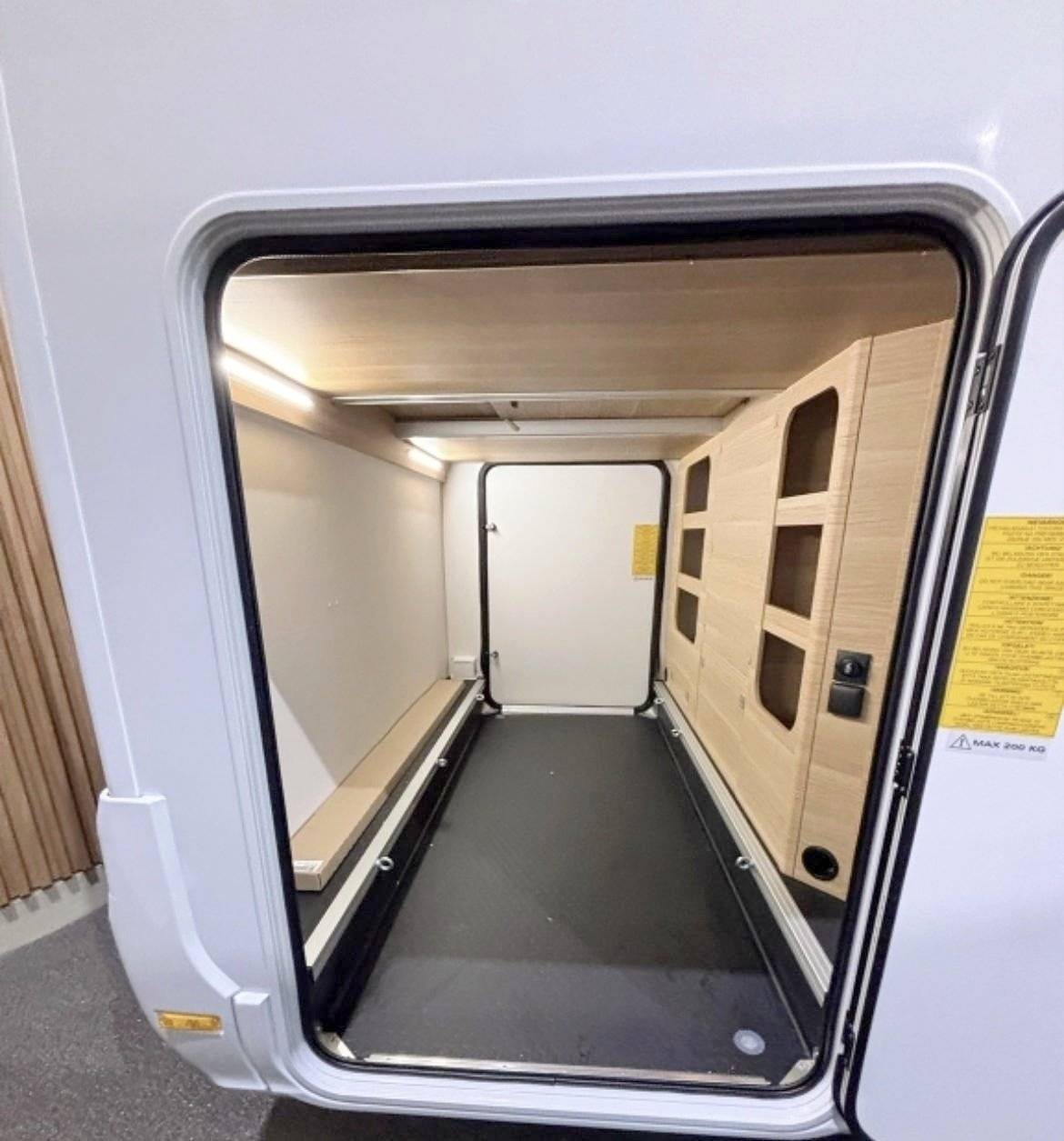 Adria Adria Matrix Axess 650 DC