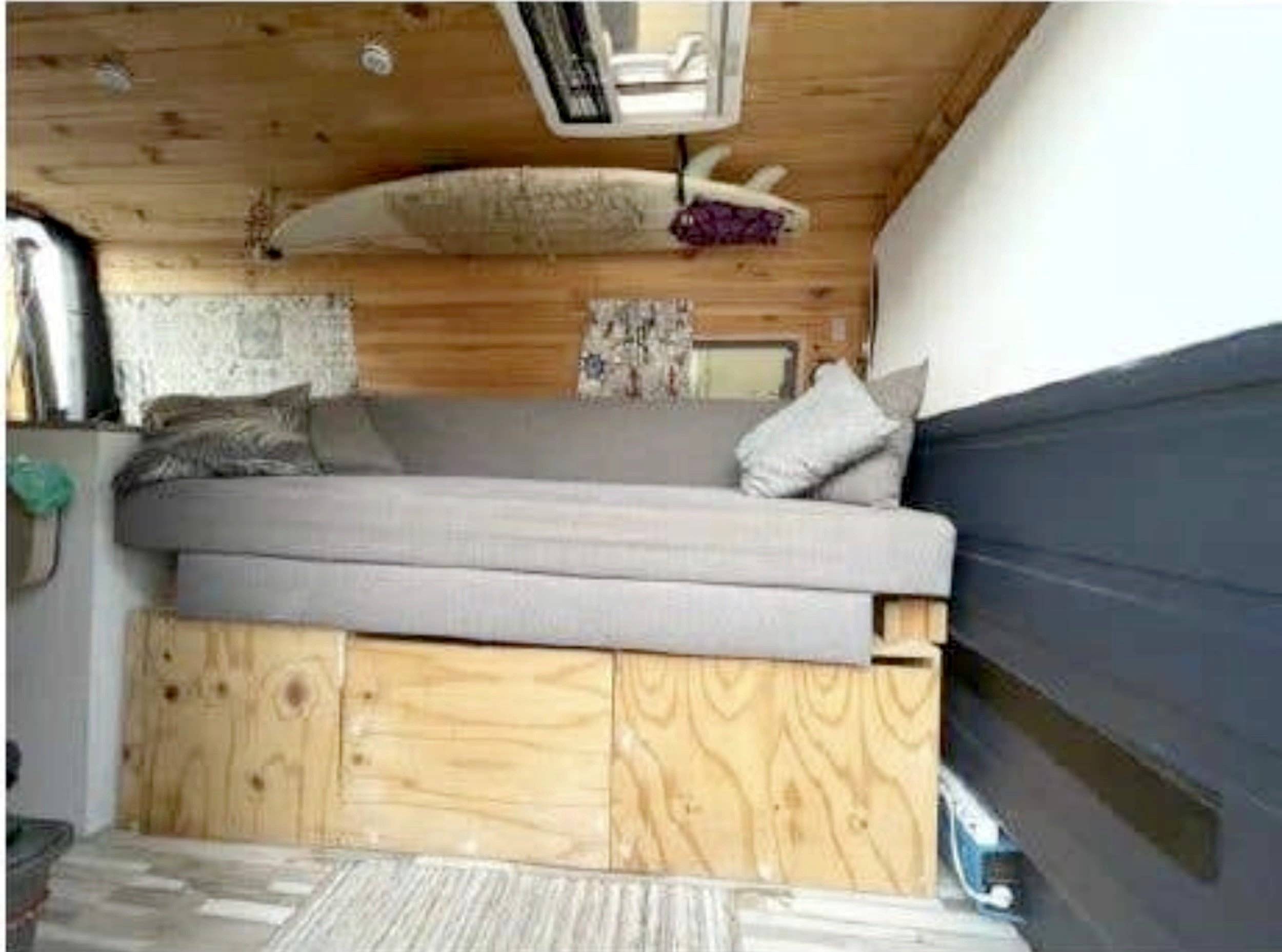 Couchages Mercedes Sprinter 3,0 l 163ch - Yescapa