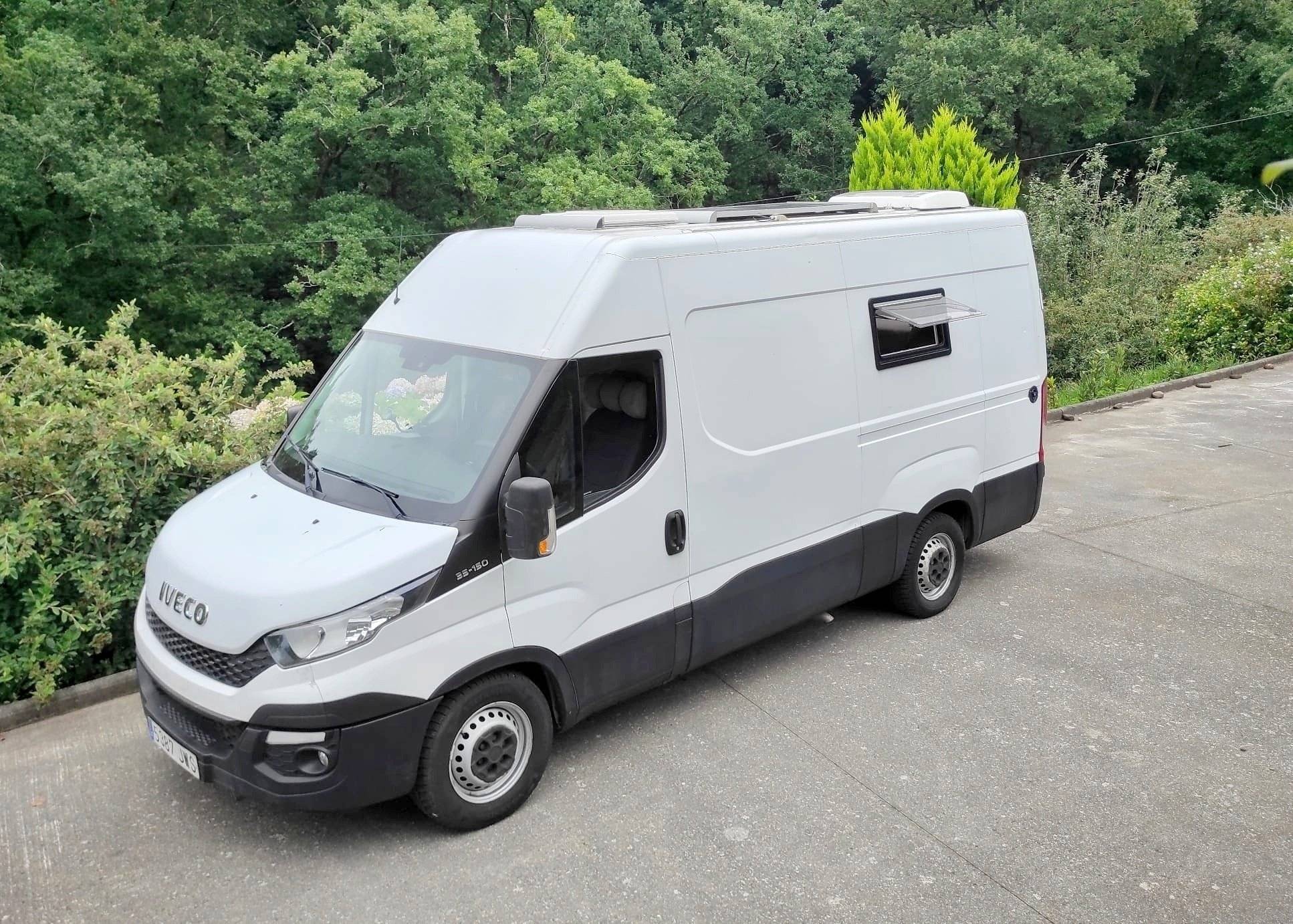 Voorkant 3/4 Iveco DAILY - Yescapa