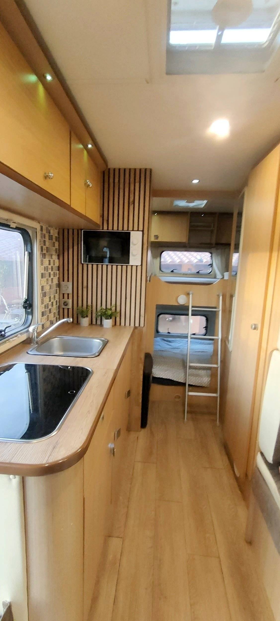 Angolo cucina Fiat Ducato 3,3t MH2, 2,3l multijet 130ch - Yescapa