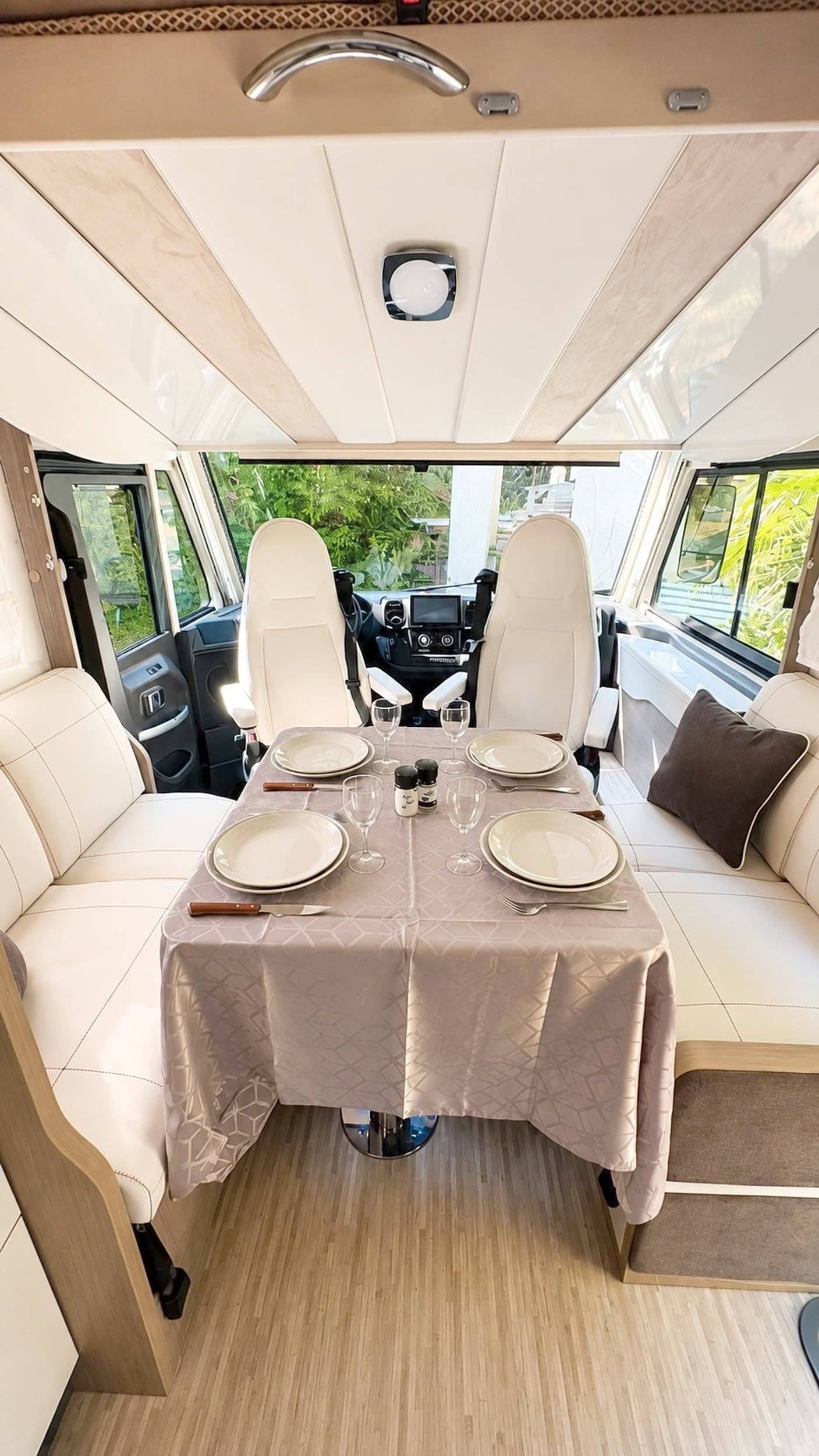 Coin repas Fiat Ducato 140 ch - Yescapa