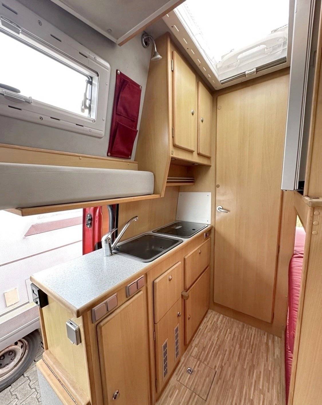 Kitchen Mercedes Sprinter 3,0 l 190 ch - Yescapa