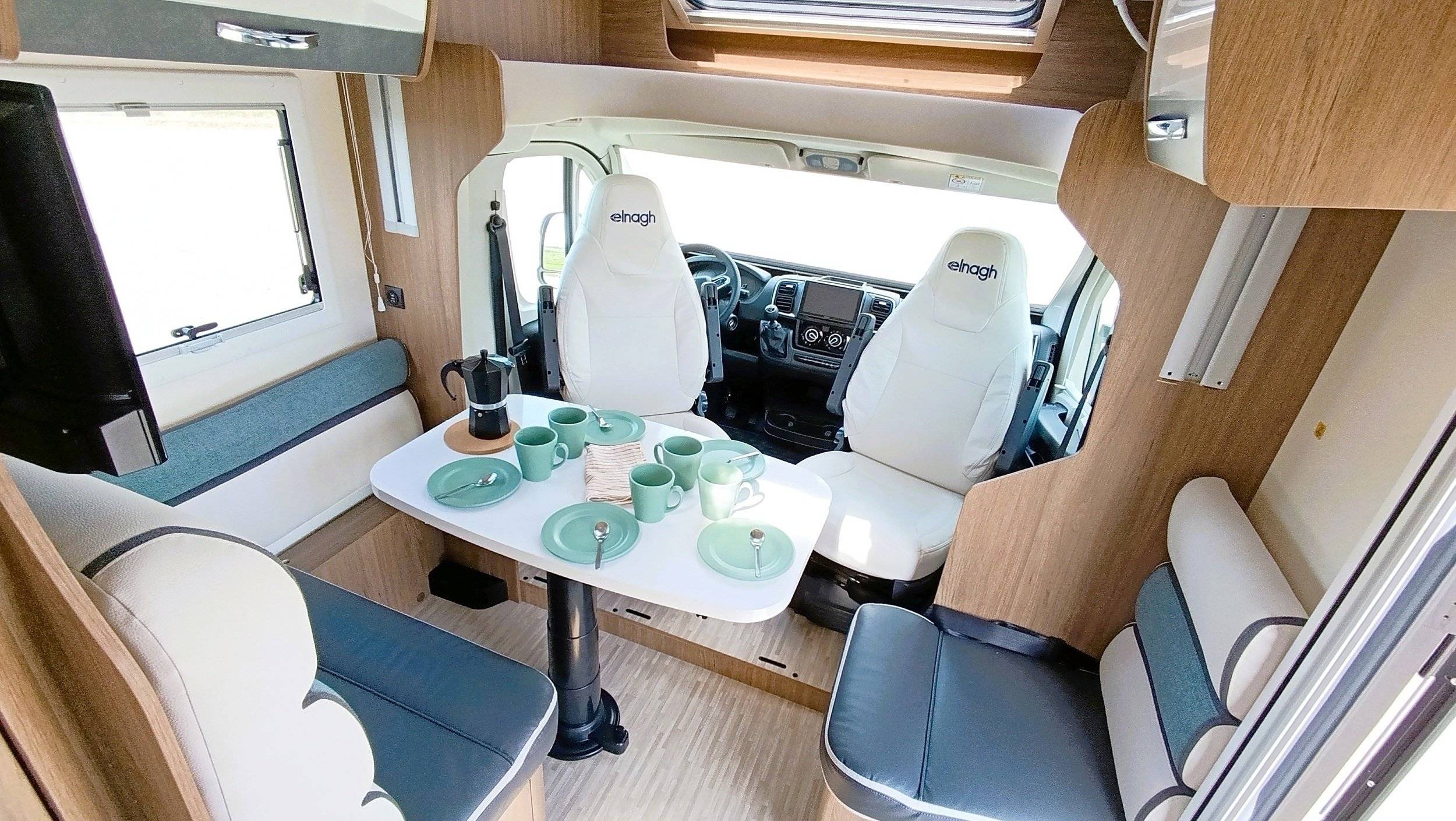 Dinette Fiat Ducato 2,2 l Multijet 130 ch. - Yescapa