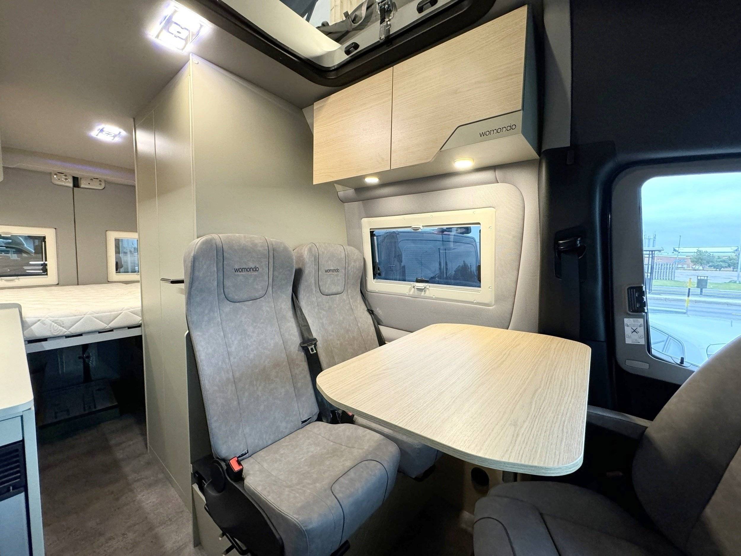 Menjador Mercedes - Yescapa