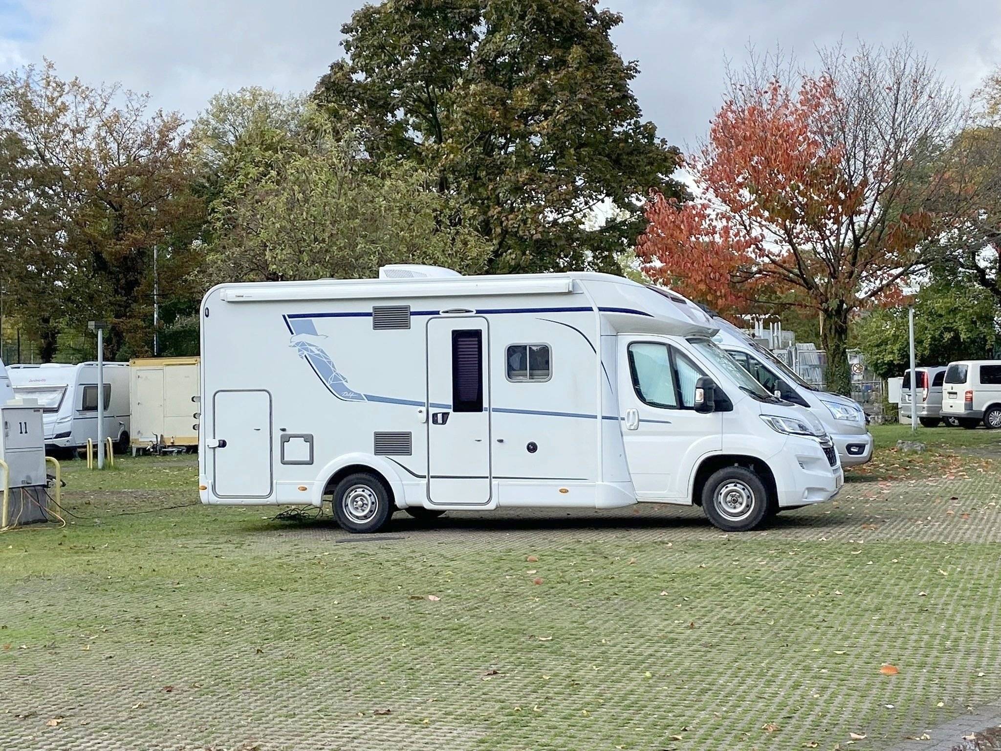 Vista frontale a ¾ Citroën Jumper 2,2 HDi 140 - Yescapa