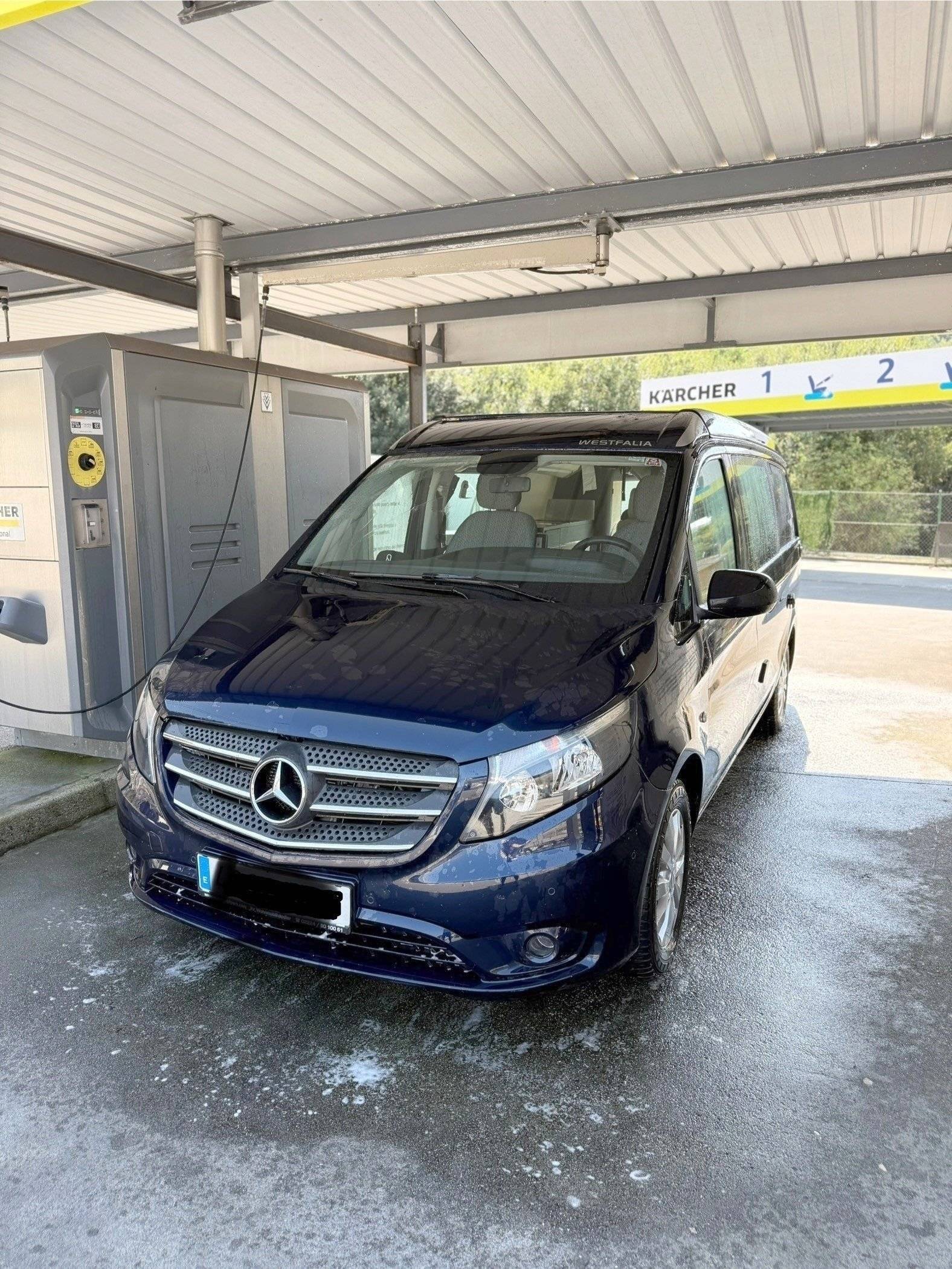 Front view from 3/4 Mercedes 2,2 l CDI 160 ch. - Yescapa