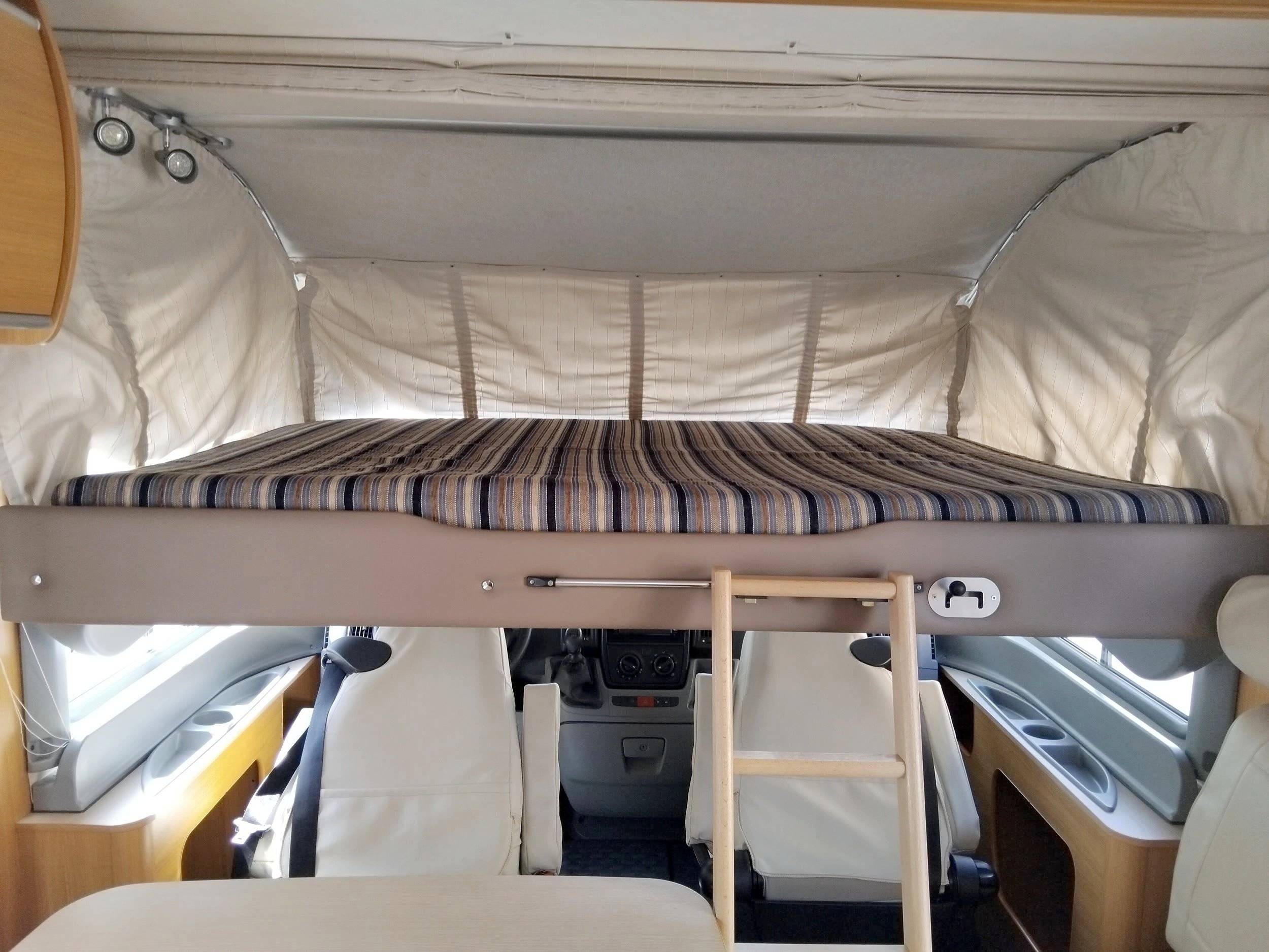 Couchages Fiat Ducato 2.3L-130 - Yescapa
