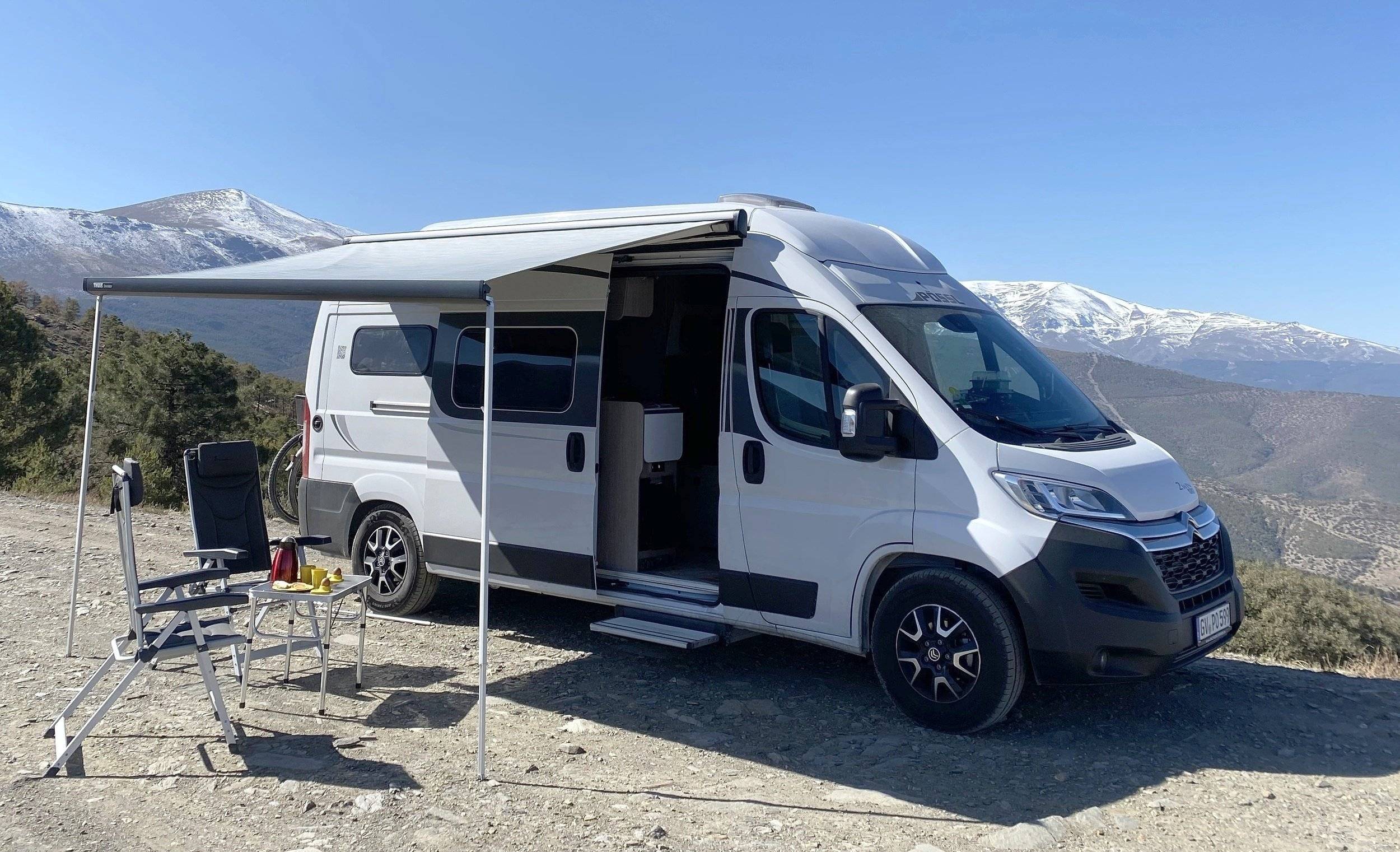 Vue avant de 3/4 Citroën Citroën jumper - Yescapa