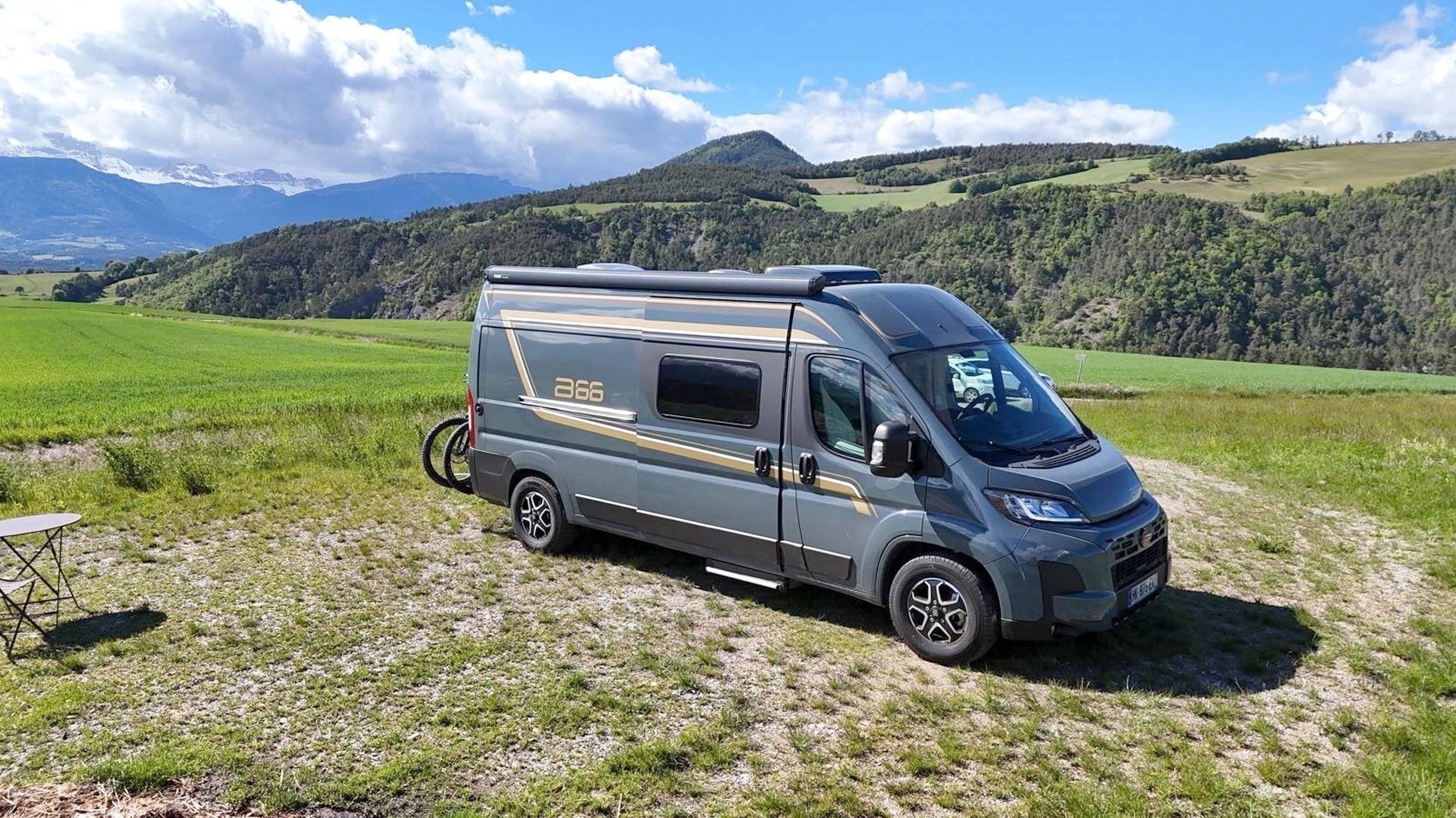 Vista del vehículo ángulo delantero Fiat Ducato Multijet 3 2.2L 140CV - Yescapa