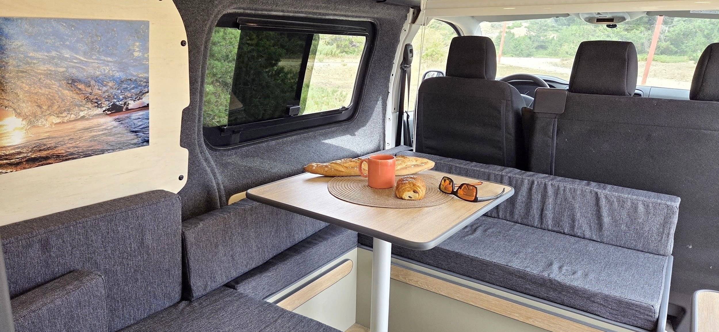 Área de jantar Citroën Jumpy 2,2 l 120 cv - Yescapa