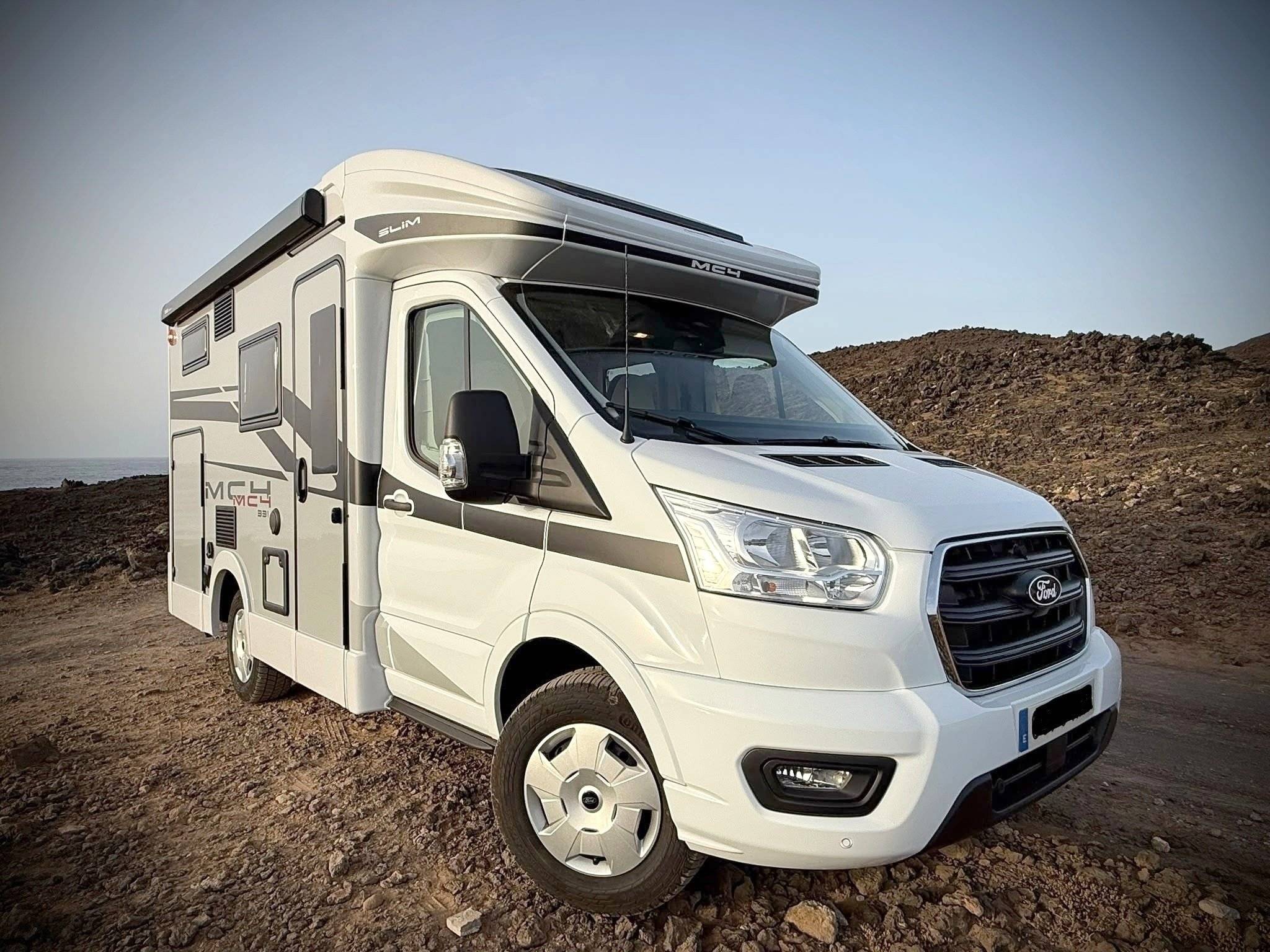 Vista de 3/4 Ford Transit - Yescapa