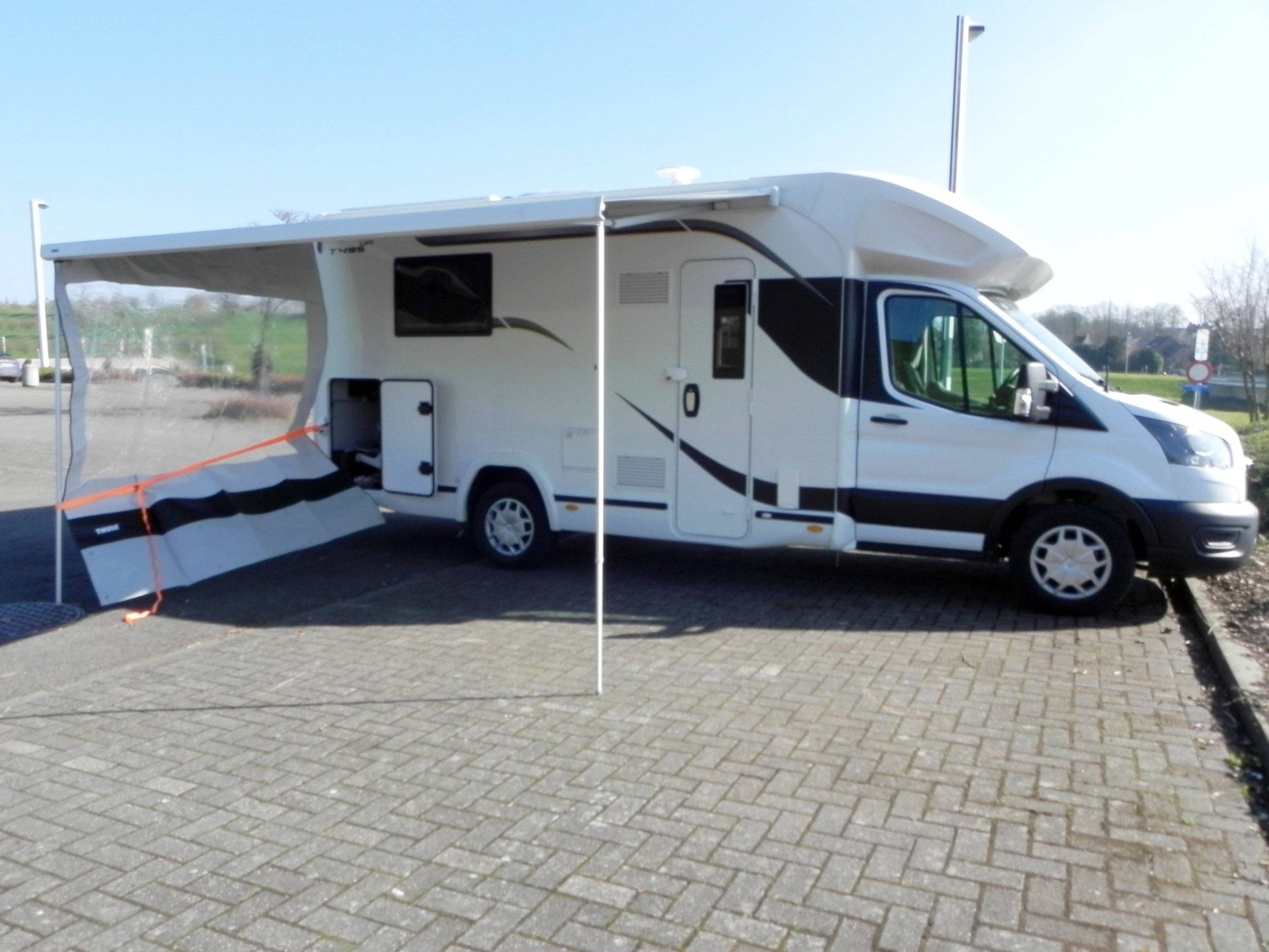 noleggio-semintegrale-la-louvi-re-100650-benimar-ford-yescapa