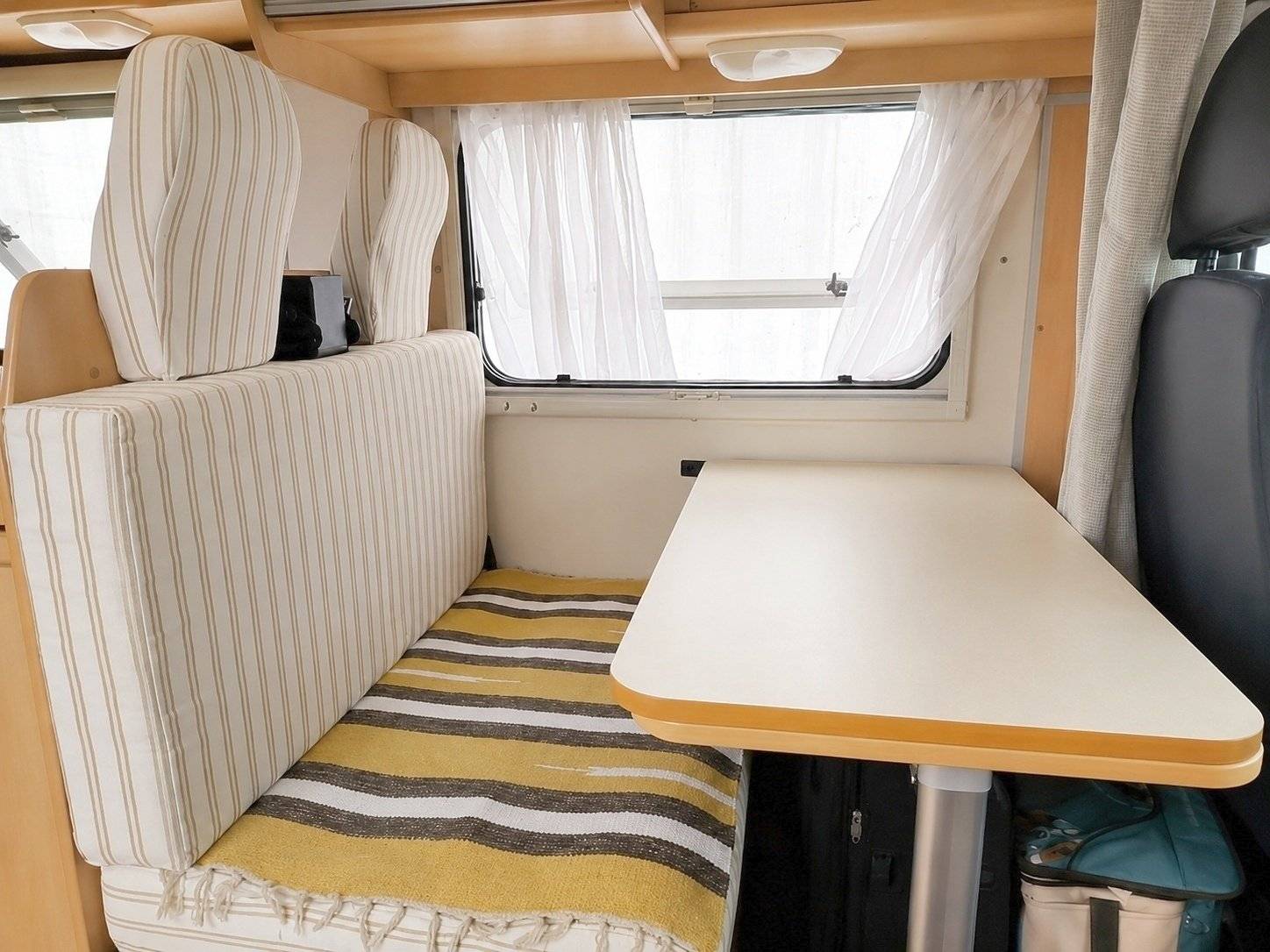 Dining Area Fiat FIAT DUCATO 2.3D - Yescapa