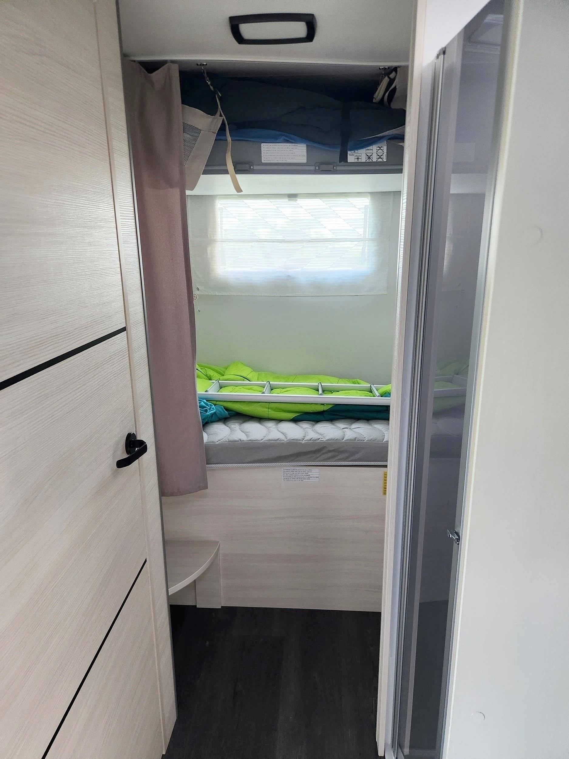 Challenger 380 GRAPHITE