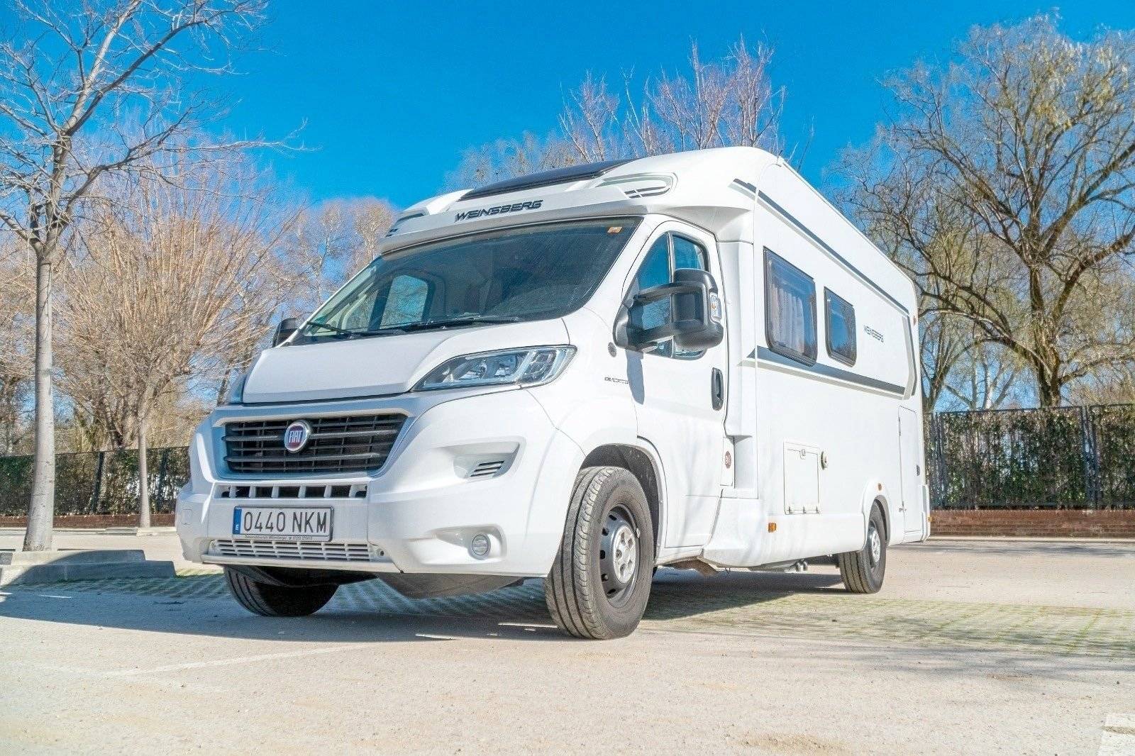 Front view from 3/4 Fiat Ducato 120 Multijet - Yescapa