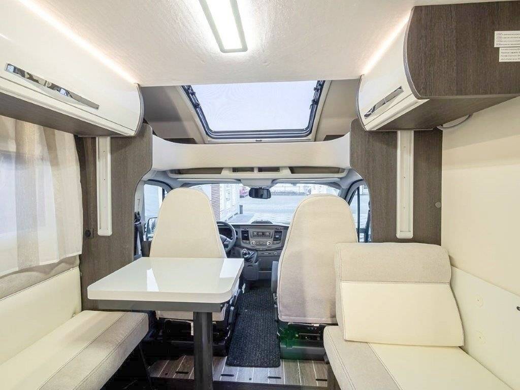 Área de jantar Ford Ford Transit 2.0 TDCI 170 CV - Yescapa