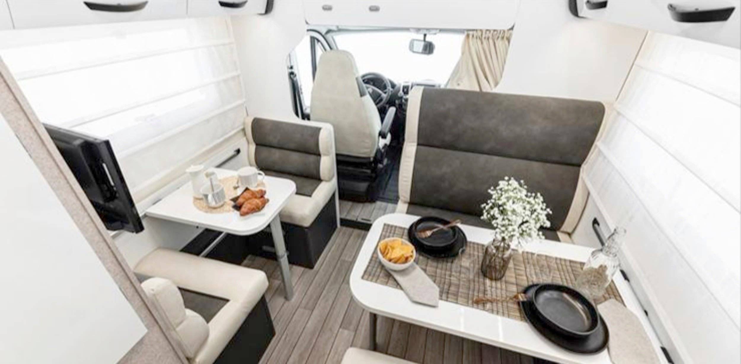 Dining Area Fiat - Yescapa