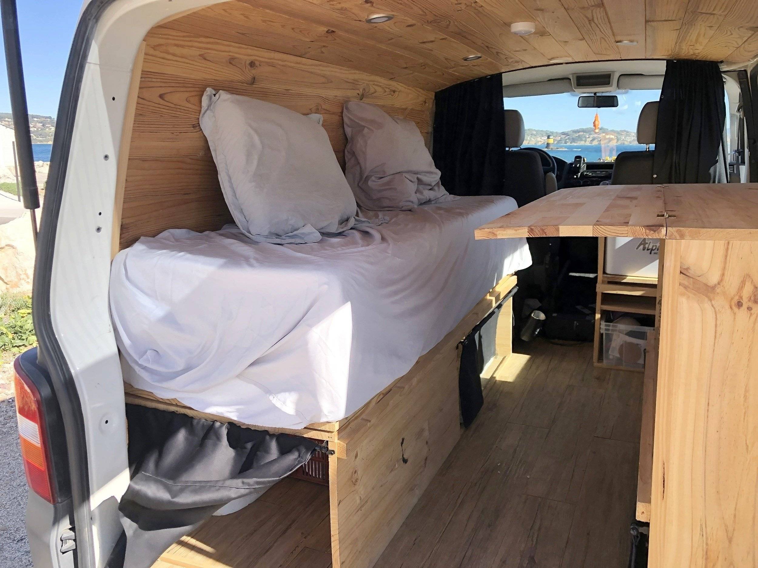 Couchages Volkswagen T5 2 l 102 ch - Yescapa