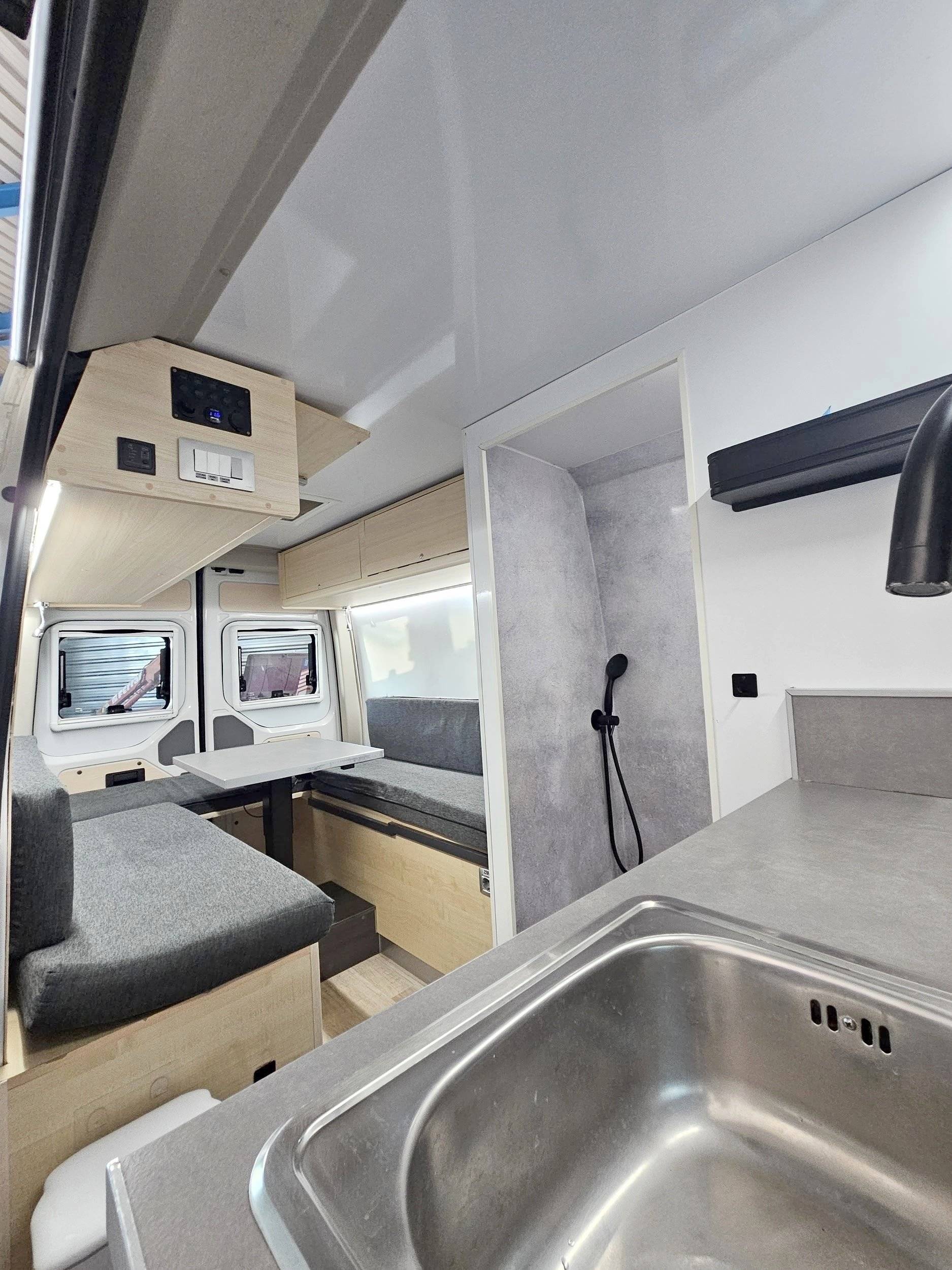 Dinette Volkswagen Crafter 2,0 l 102 ch - Yescapa