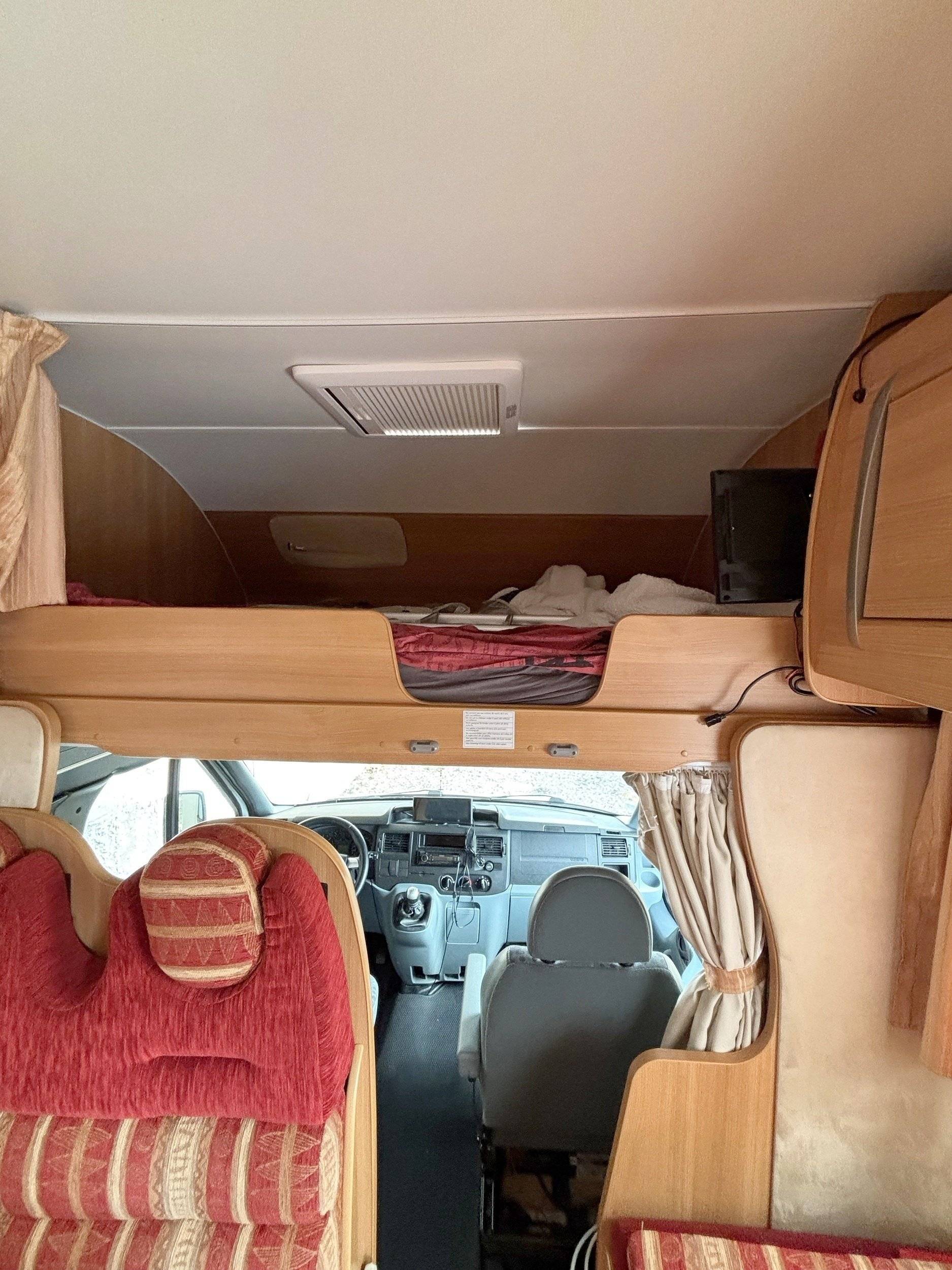 Schlafplätze Ford ford transit - Yescapa