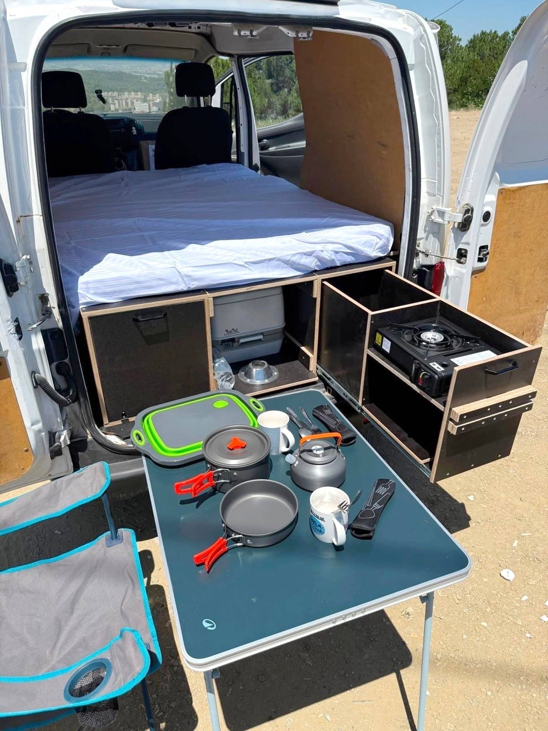 Cuina Nissan NV200 - Yescapa