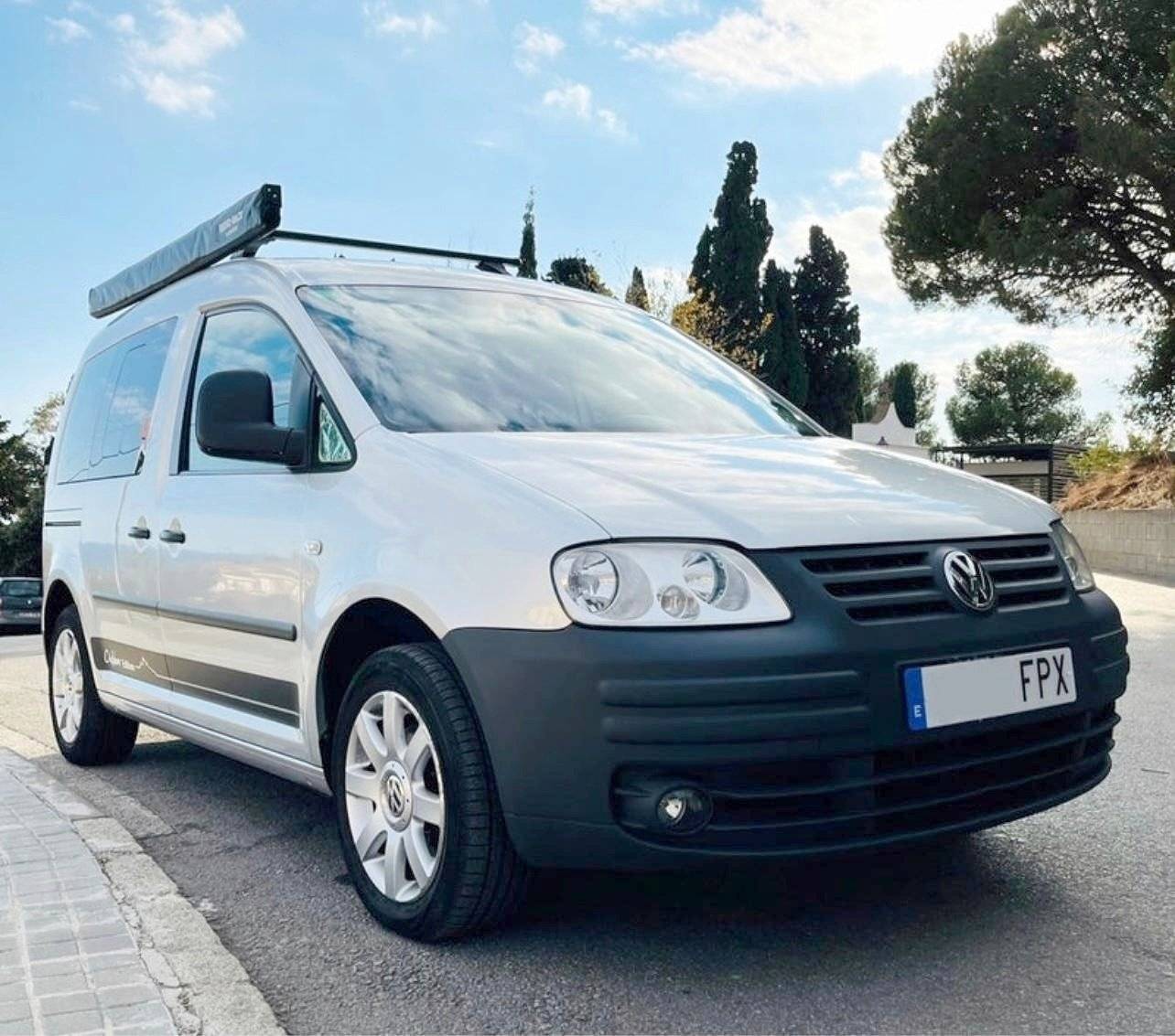 Vue avant de 3/4 Volkswagen Caddy - Yescapa