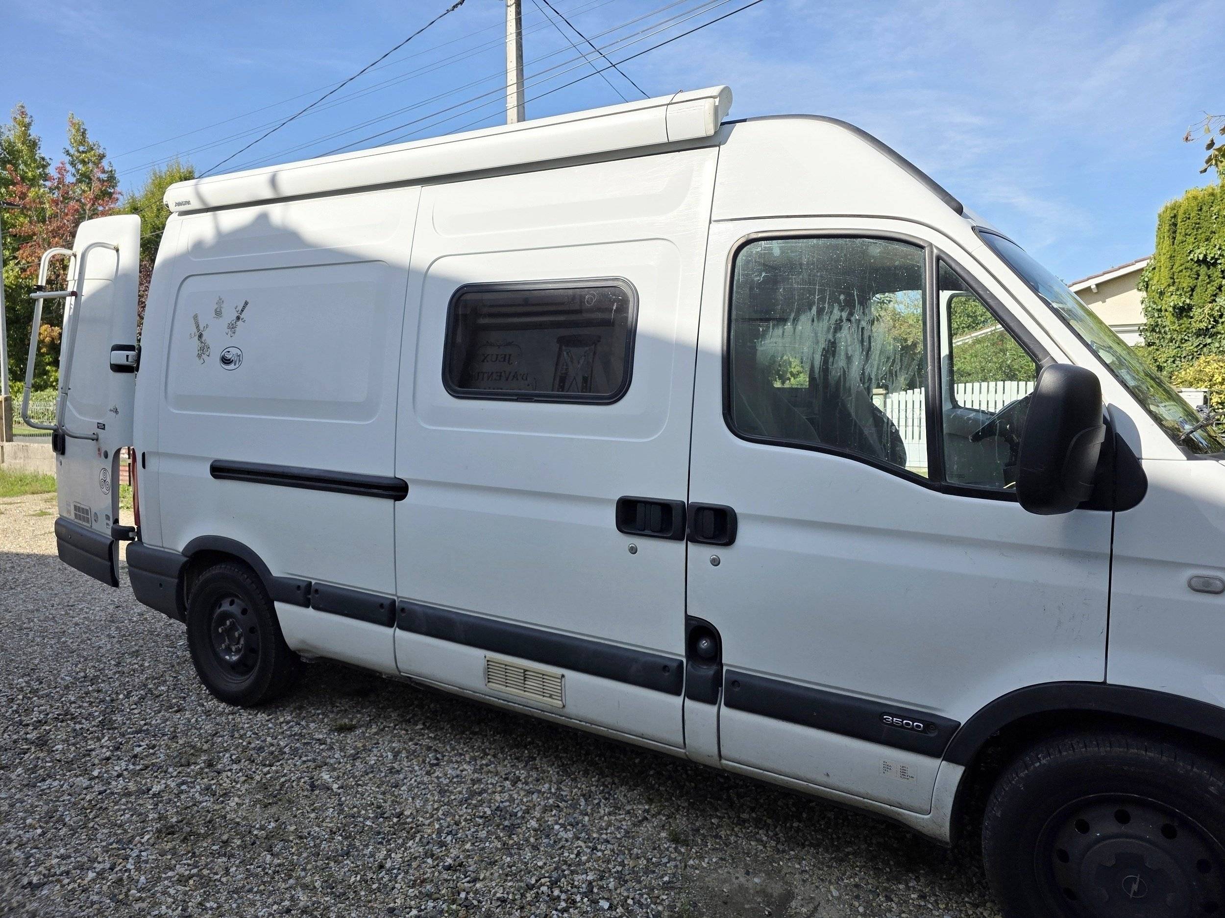 Vue avant de 3/4 Opel - Yescapa