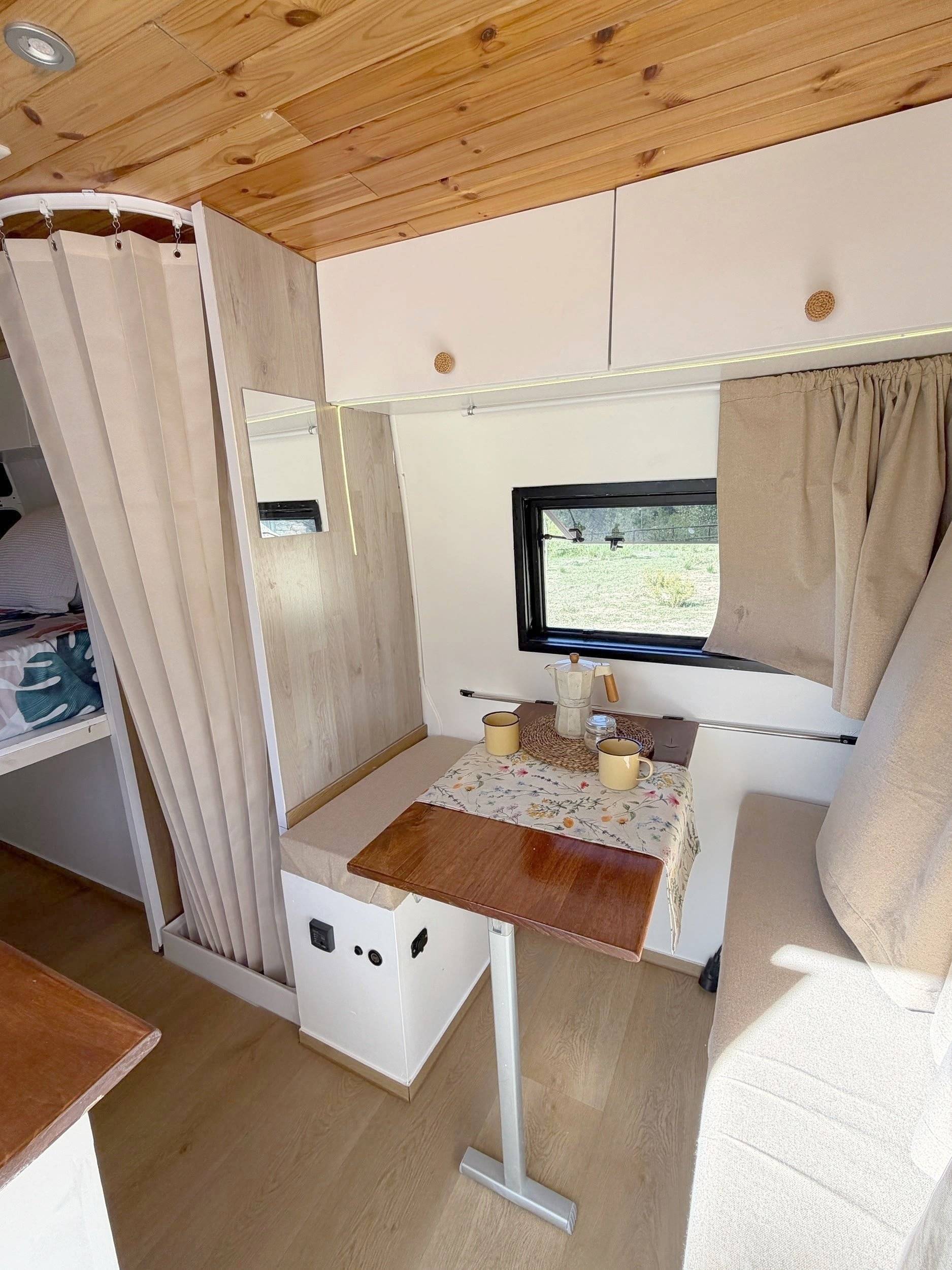 schräge Vorderansicht Peugeot Boxer 2,0 l 130 ch - Yescapa