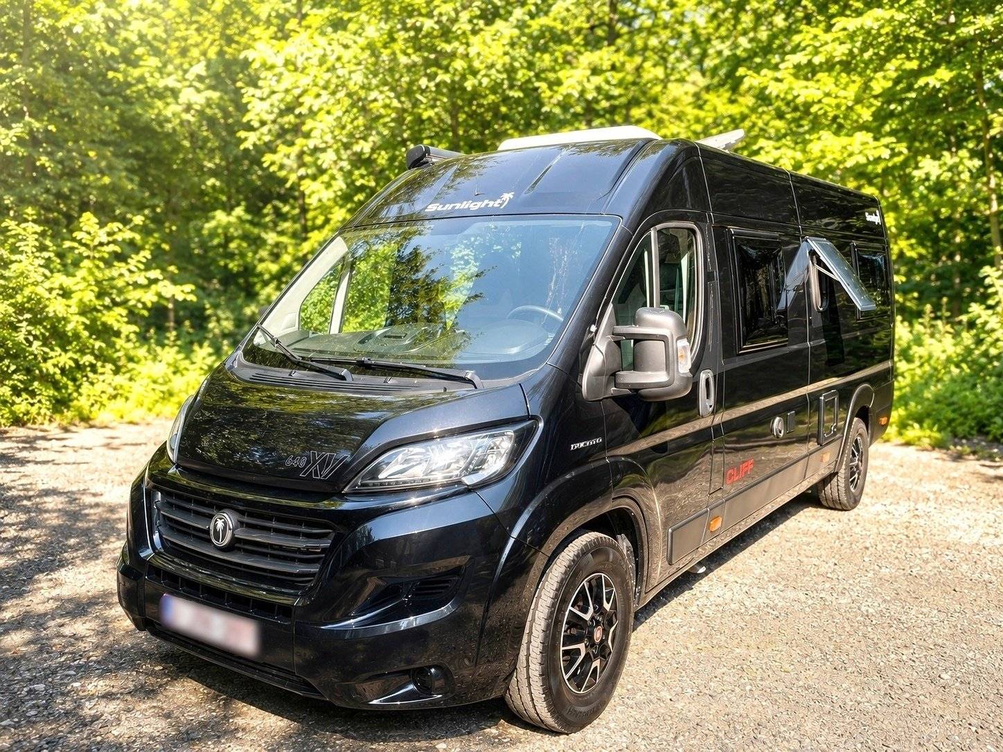 Vista del vehicle angle davanter Fiat Ducato 2,3 l 130 ch - Yescapa
