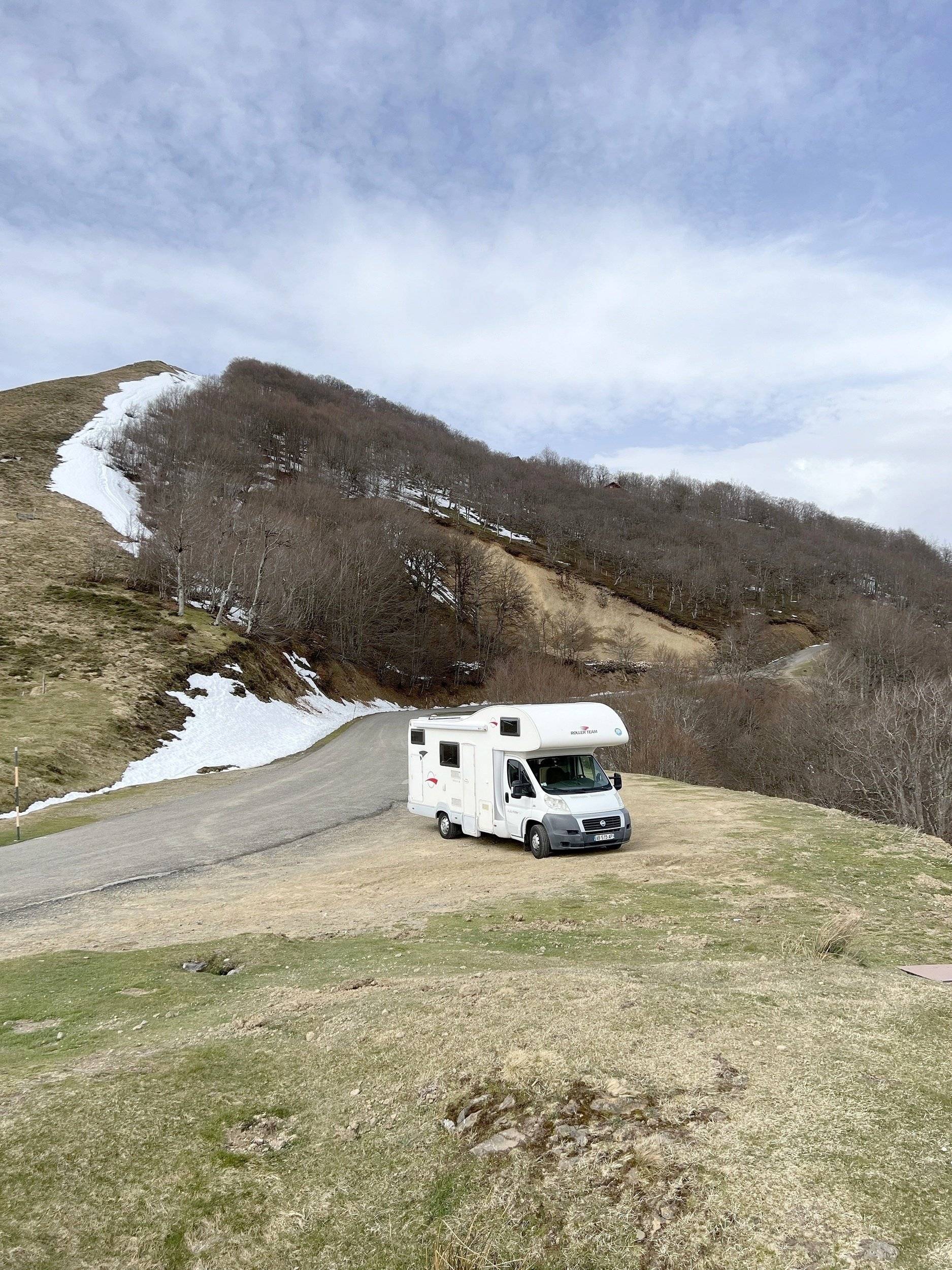 Vista del vehicle angle davanter Fiat Ducato 2,3 130 ch - Yescapa