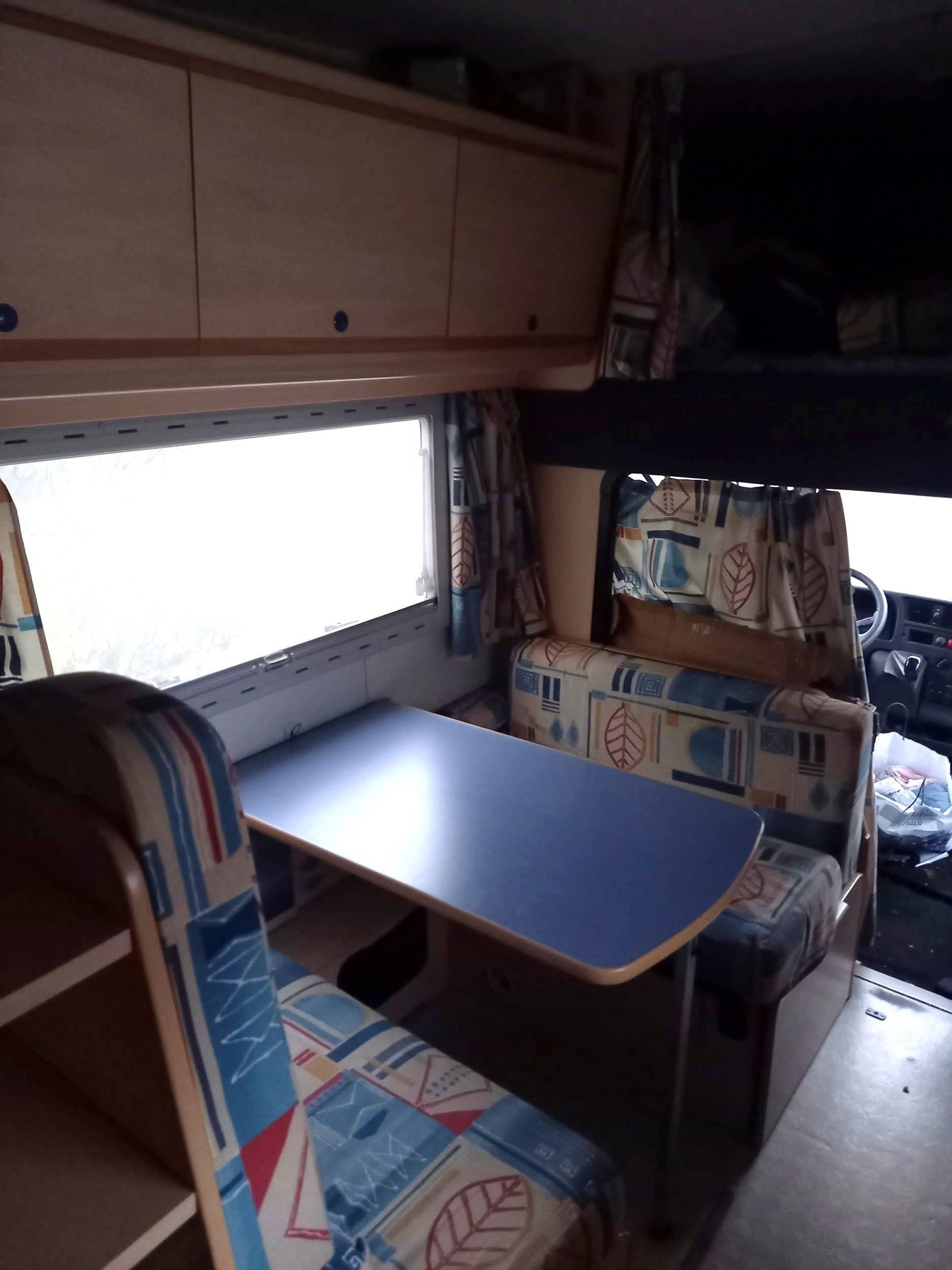 Dining Area Fiat Ducato 2,8 l 115 ch/Al-Ko - Yescapa