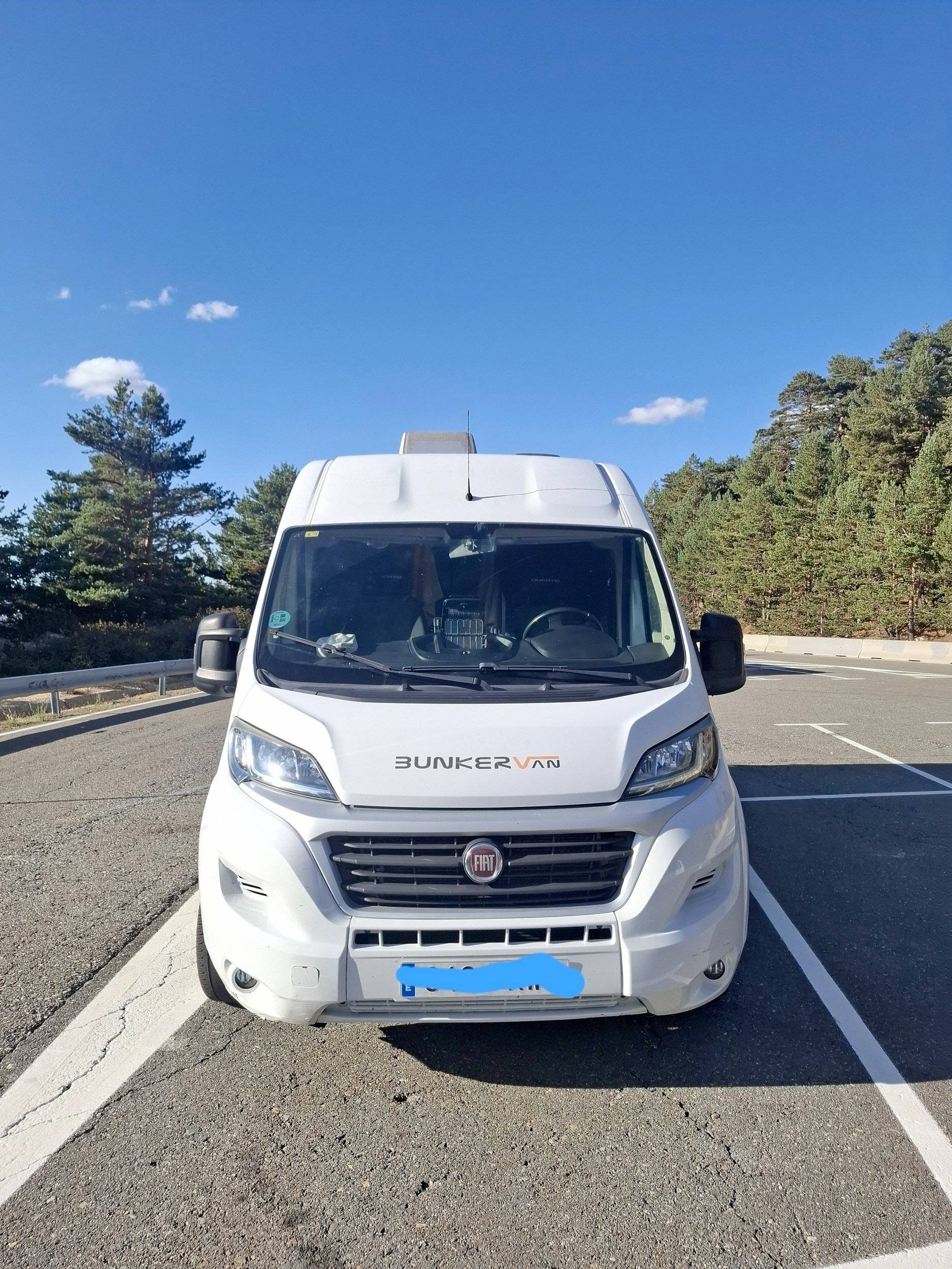 schräge Vorderansicht Fiat Fiat ducato - Yescapa